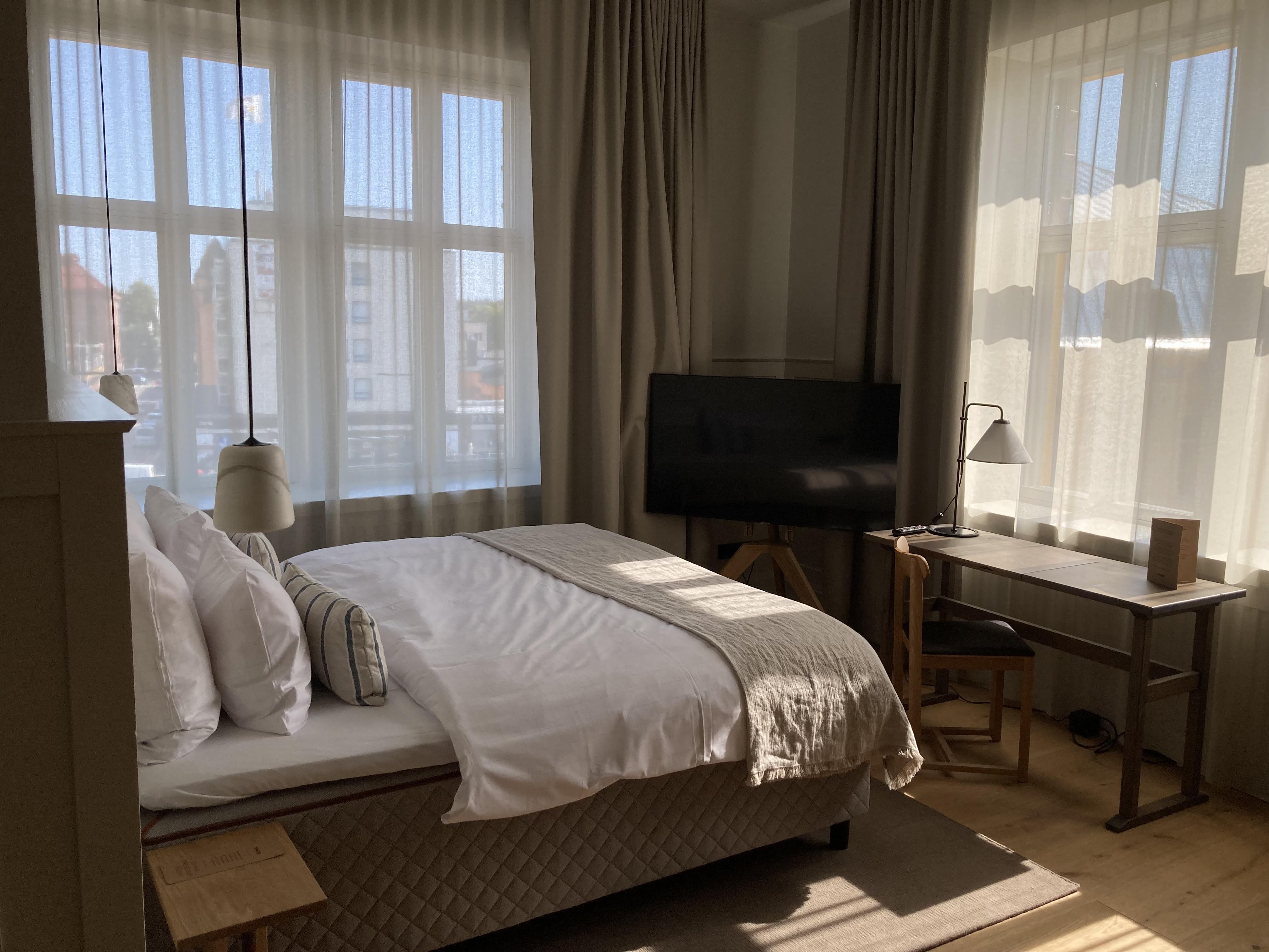 Osassa japanilaista puutarhaa kuljetaan pitkospuilla.