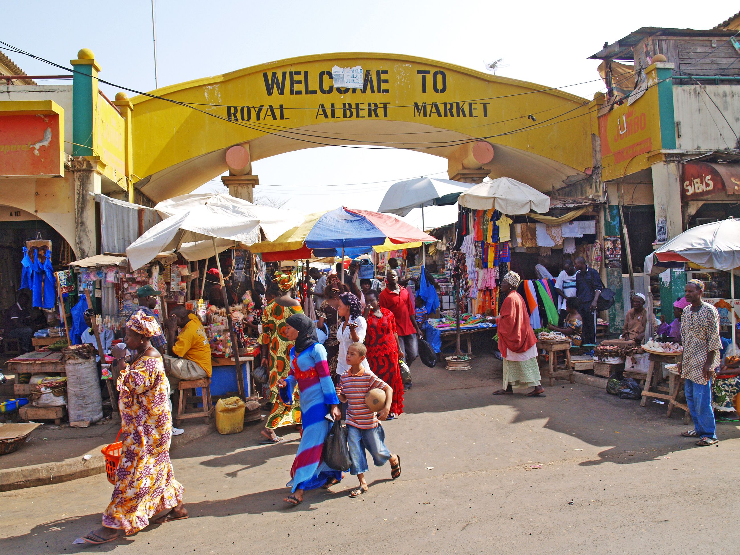 Banjulin laaja Albert Market tarjoaa aitoa länsiafrikkalaista markkinatunnelmaa.