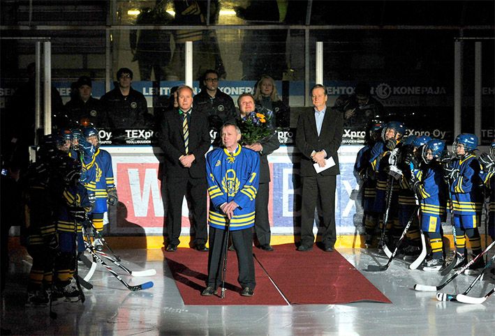 Rauman Lukko kunnioitti Mölliä jäädyttämällä tämän pelinumeron 7.