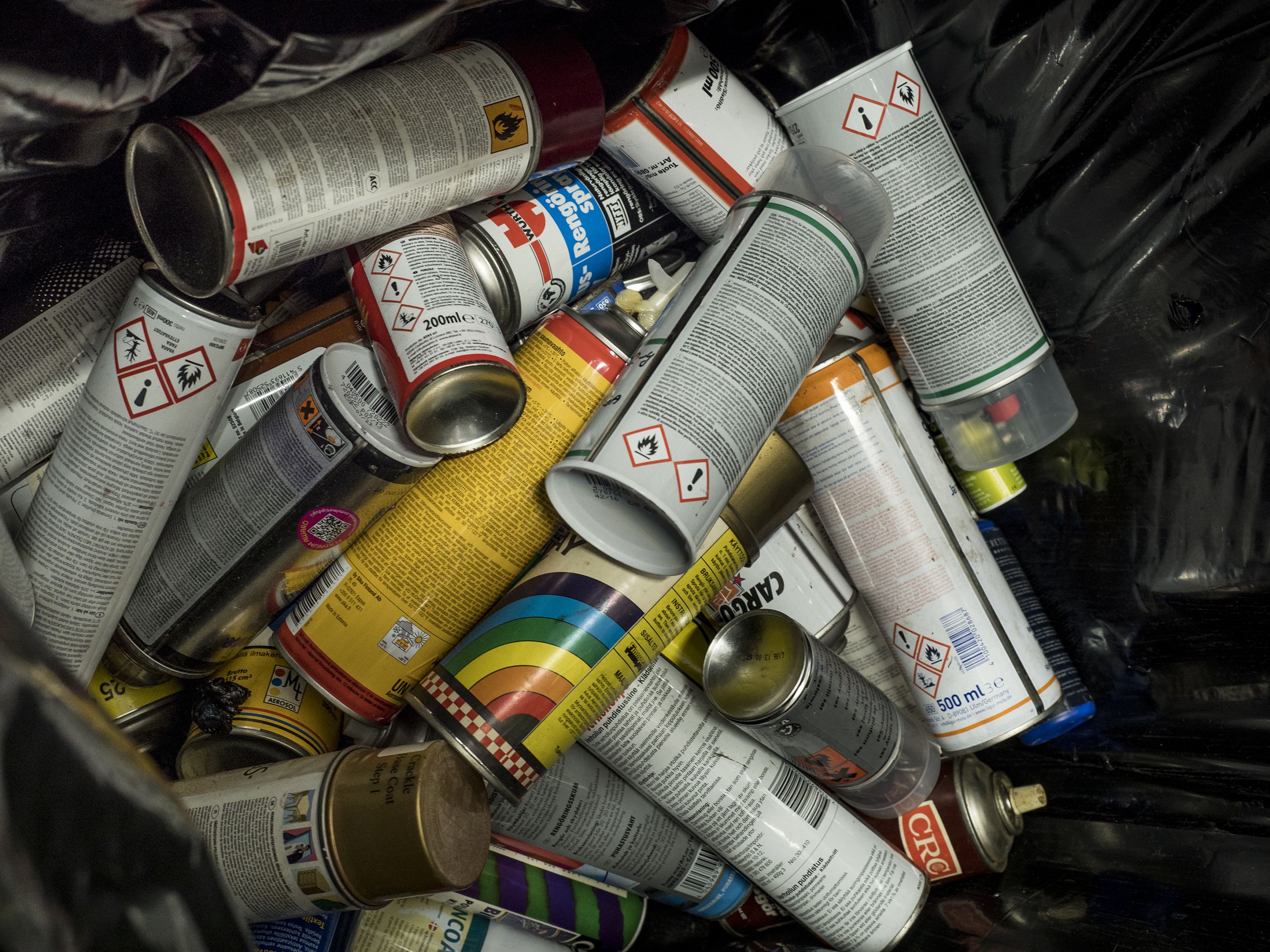 Aerosolipullo toimii sekajätteen joukossa pommin tavoin.