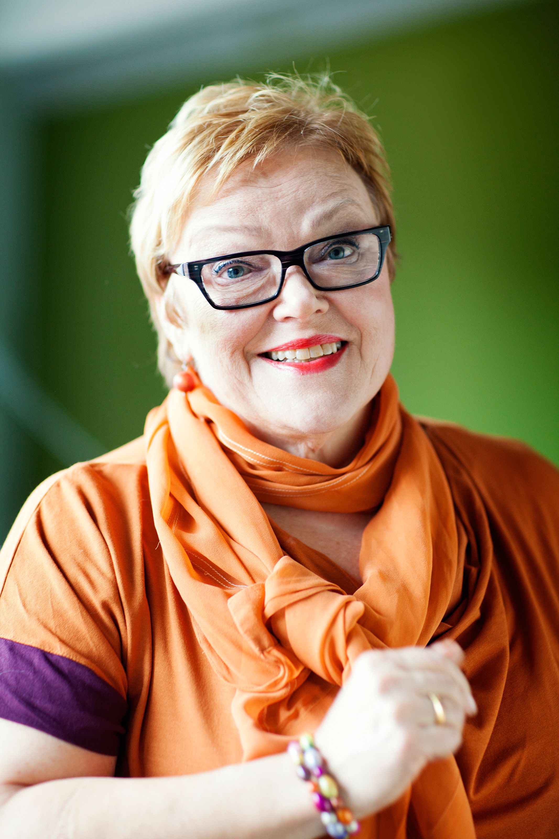 Ritva Enäkoski, 67, on viestintävalmentaja. Ritva on naimisissa ja hänellä on kaksi lasta ja kaksi lapsenlasta.