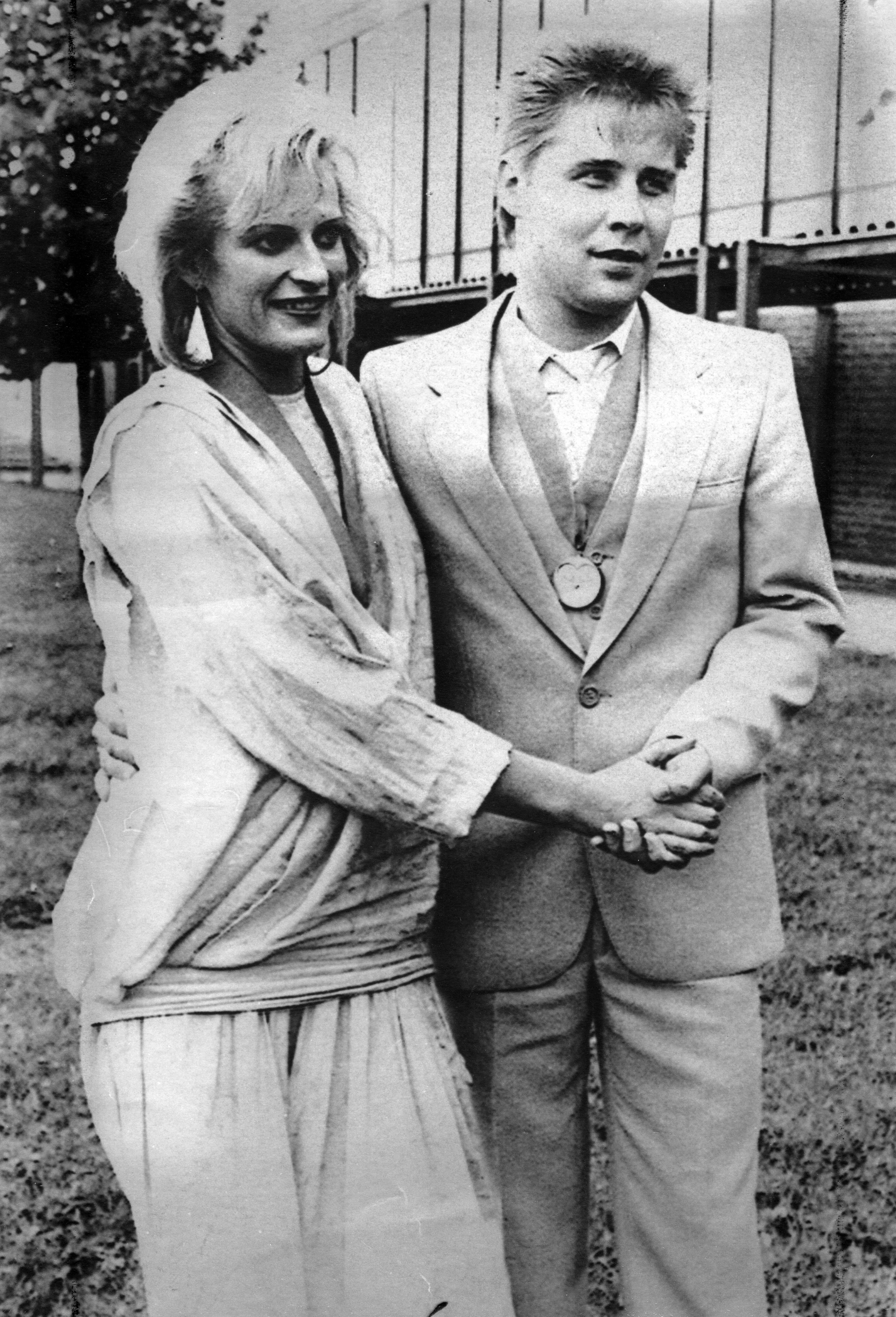 Arja Sipola ja Harri Lahti tuoreina tangokuninkaallisina. He esiintyvät Tangomarkkinoilla heinäkuussa kruunajaisten 30-vuotisjuhlien kunniaksi.