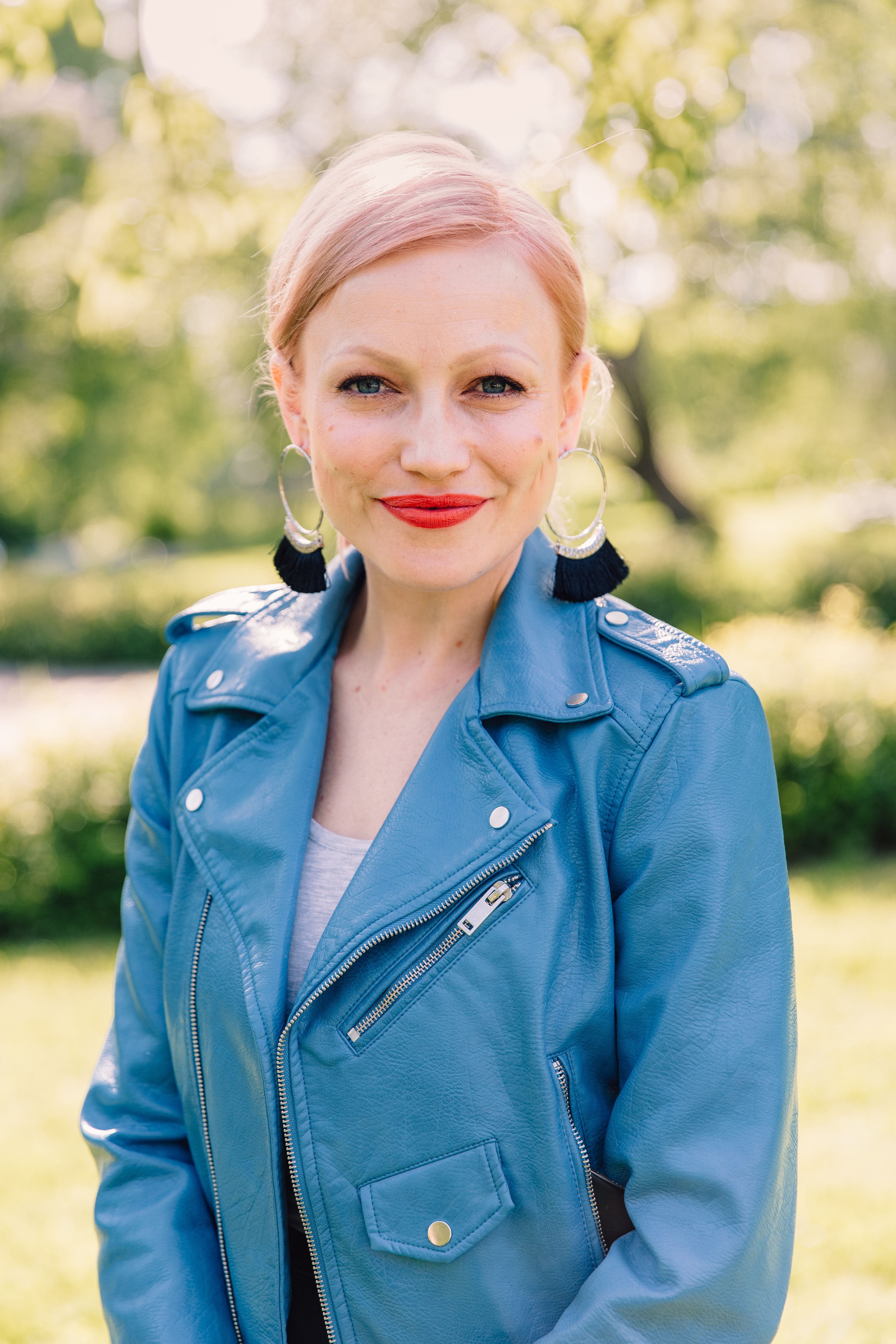 – Naisella on tietysti monia muitakin rooleja kuin äitiys. Annalla, Suvilla ja minulla on hyvin vahva sielu, Chisu miettii. 