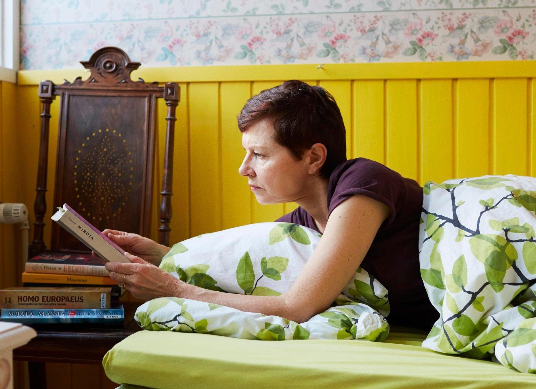 Jos uni ei tule, Marja siirtyy valvomissänkyyn.