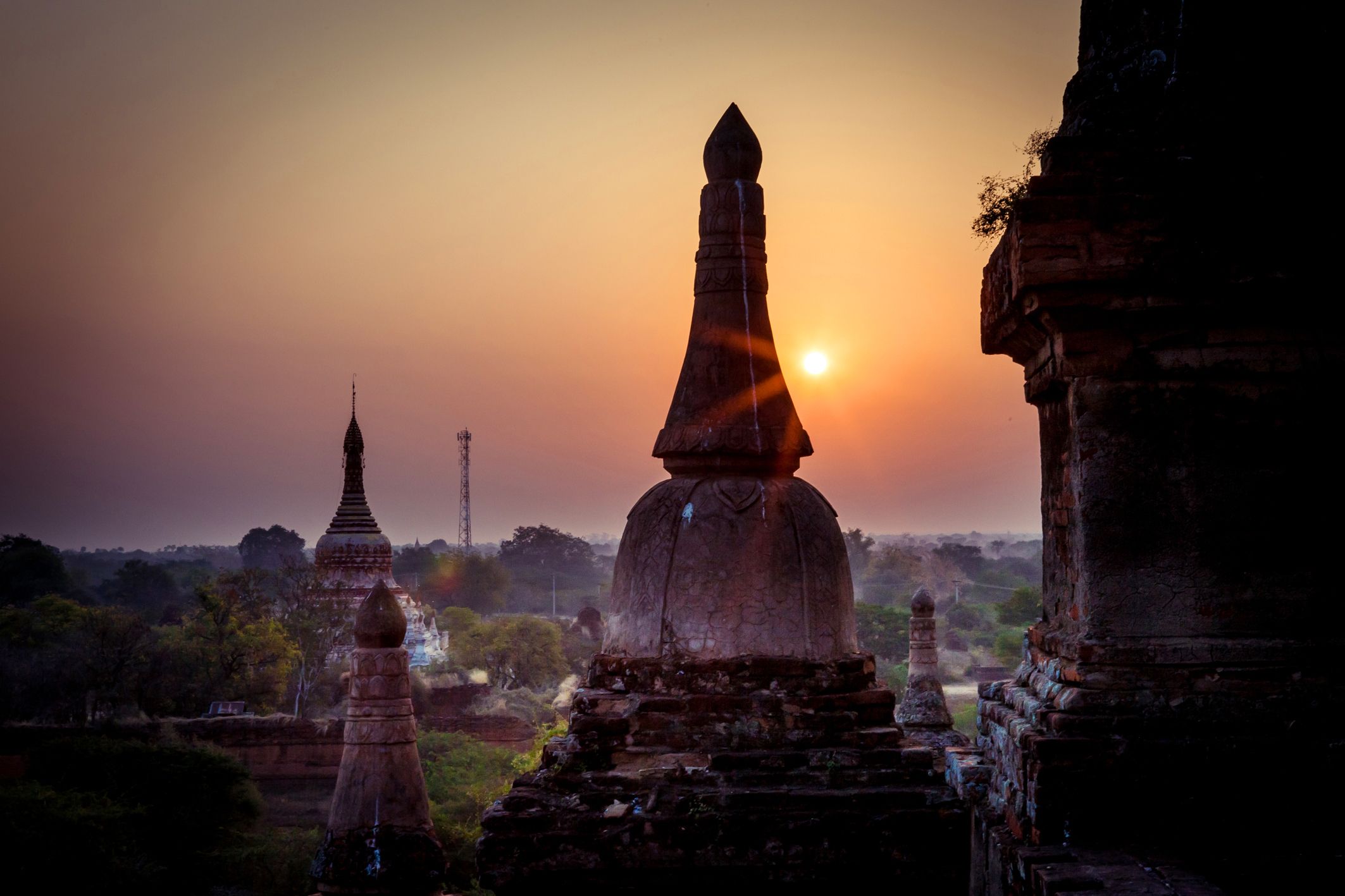 Baganin kuninkaalliset rakennuttivat suurelle tasangolle yli 4 000 temppeliä ja pagodia.