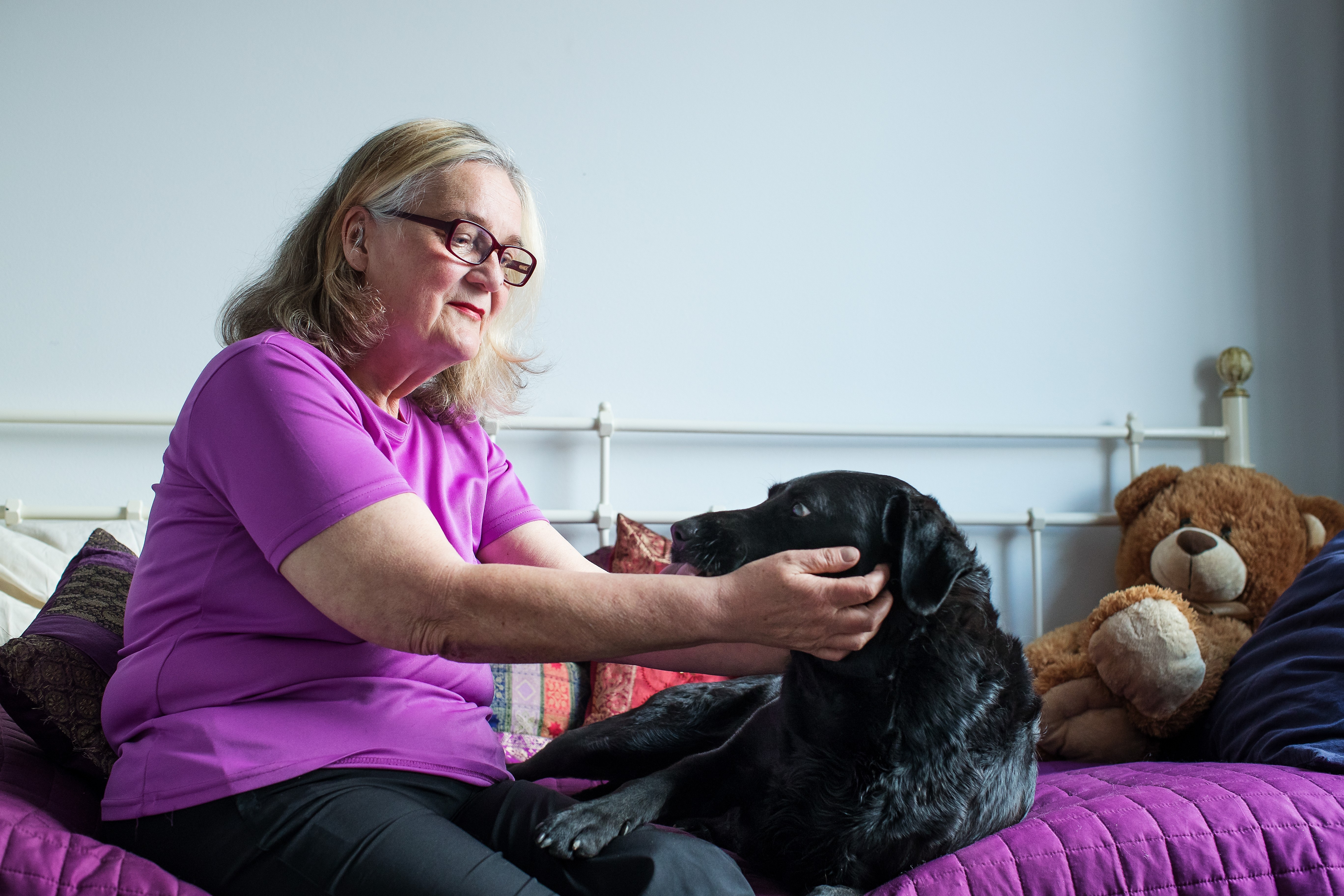 Aini Stenrososilla on selkeä päivärytmi, johon kuuluu paljon liikuntaa. – Iloitsen joka päivä siitä, että pääsen kivutta liikkeelle.