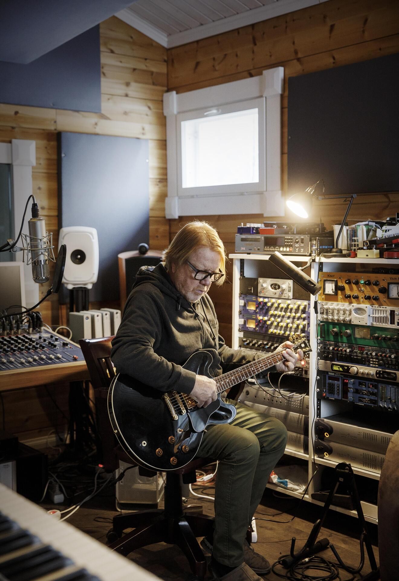 Heikin studio on piharakennuksessa, joten töihin on lyhyt matka. 