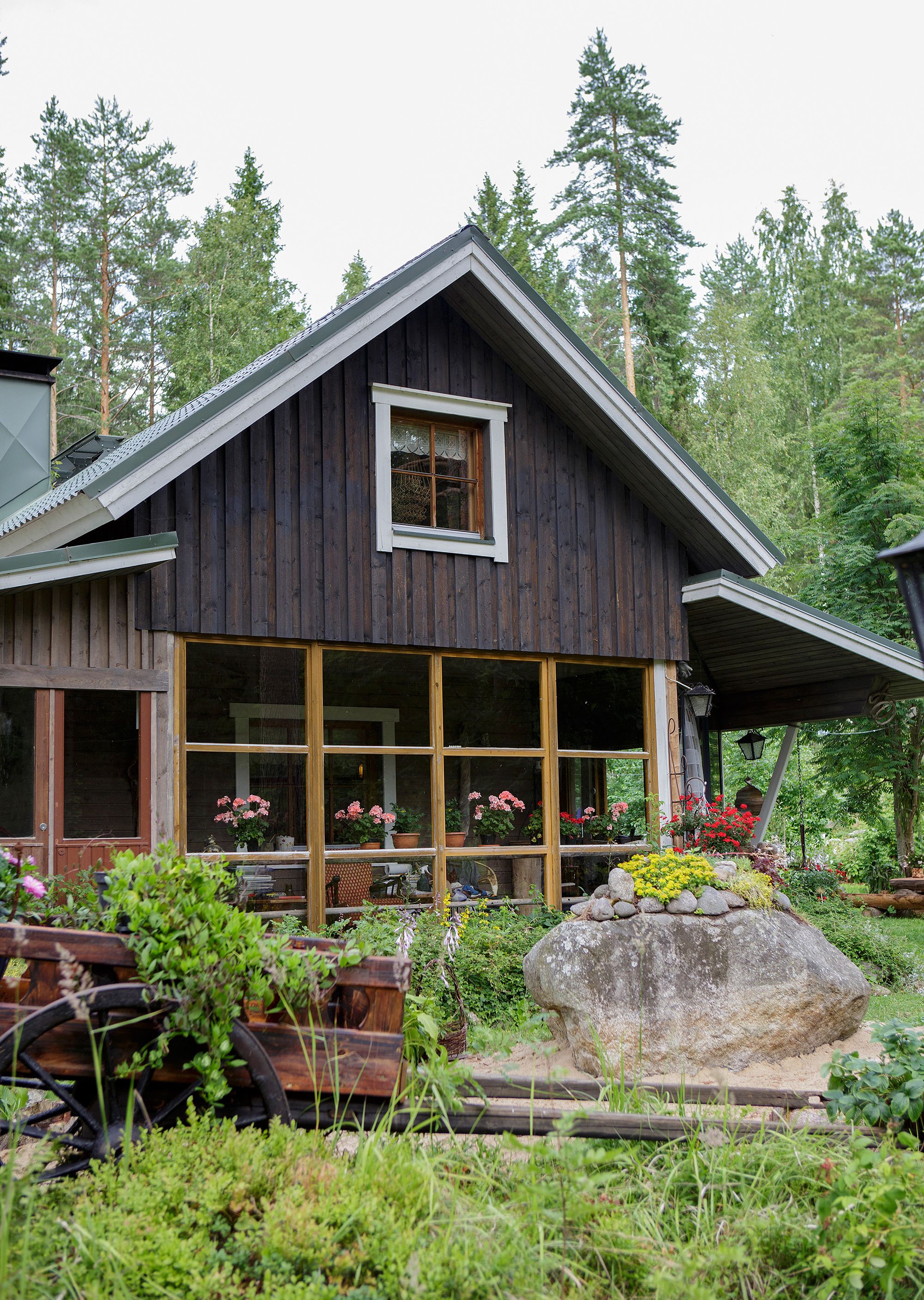 Hirsitalon avoterasseista tehtiin umpinaiset, jotta sisätilaa saatiin enemmän.