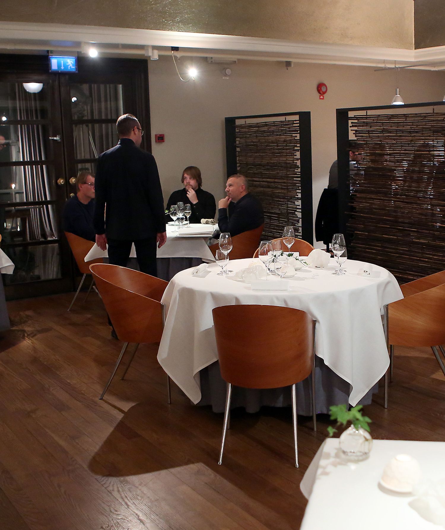 Yksi sali, kaksi ravintolaa. Esperanto ja 10-paikkainen sushiravintola Imouto toimivat samassa salissa. Molemmilla on oma Michelin-tähti.