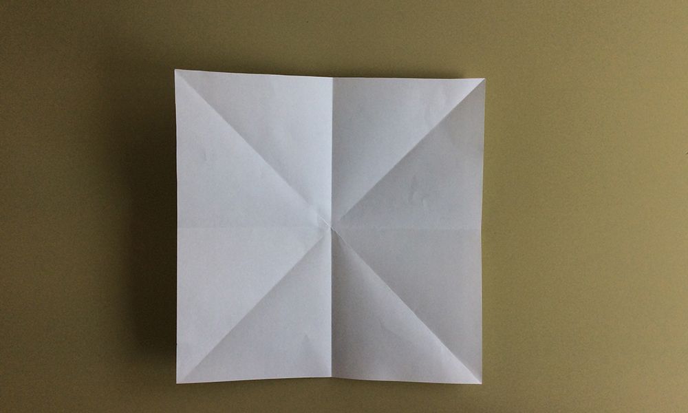 5. Taita neliö suorakulmioksi ja takaisin, niin että keskelle jää viiva.