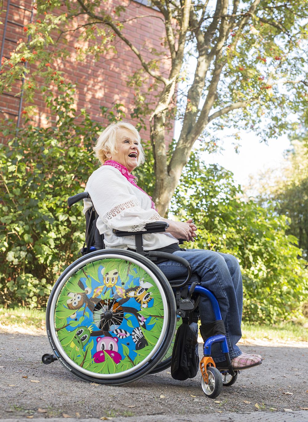 Sirpan pyörätuolin plekseissä Afrikka kulkee yhä mukana.