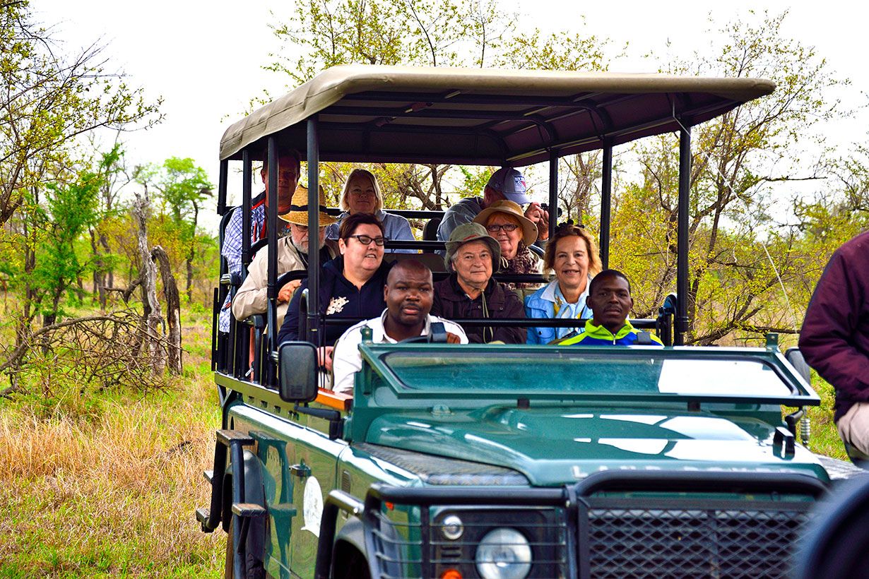 Manyeletissa ei ole ruuhkaa savannilla. Autosta saa poistua vain oppaan luvalla. 