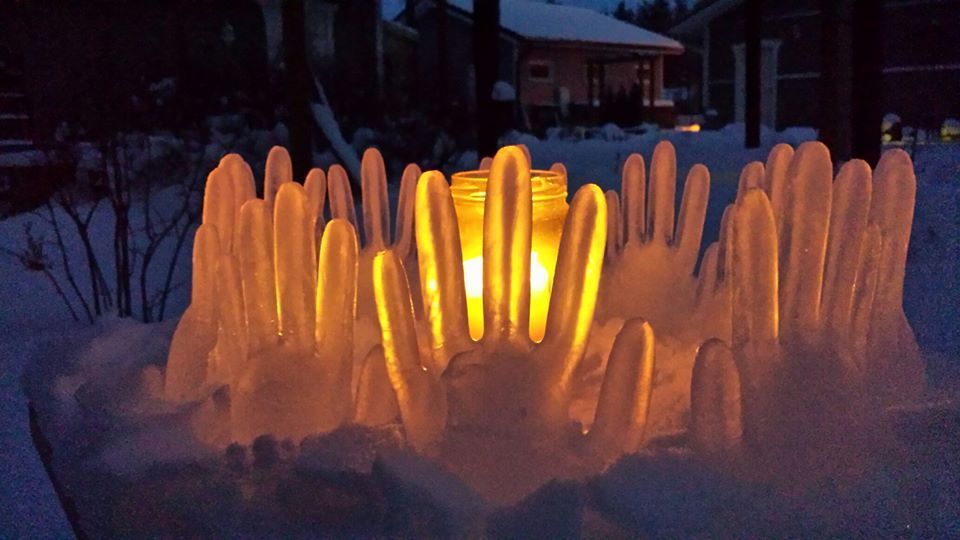 Lukijan kuva: "Jäätaidetta pakkasella."