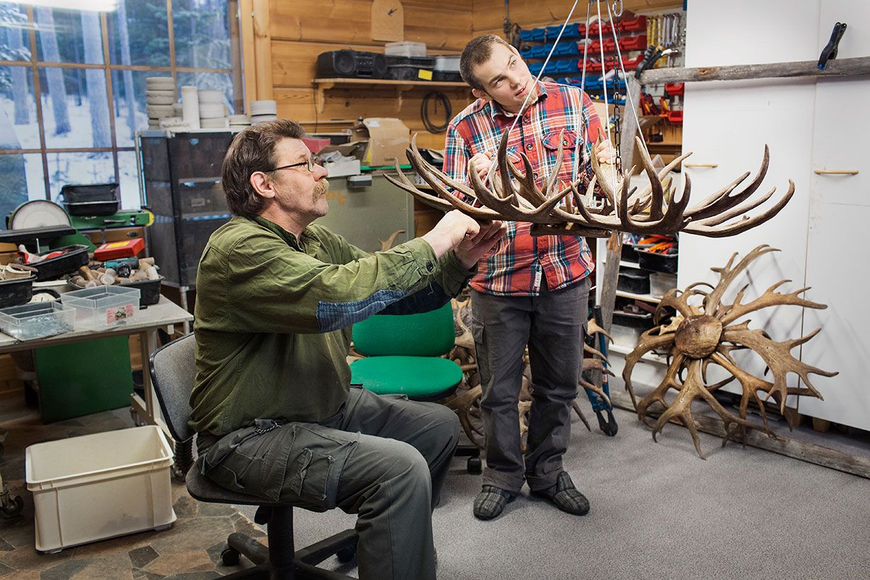Näyttävä lamppu maksaa sadoista euroista tuhansiin euroihin.