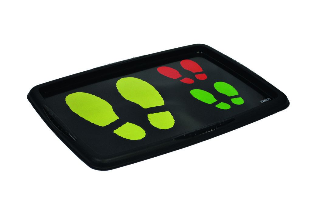 Kenkätarjottimella kuljetat likaiset saappaat pesutiloihin. 7 e, Etola.