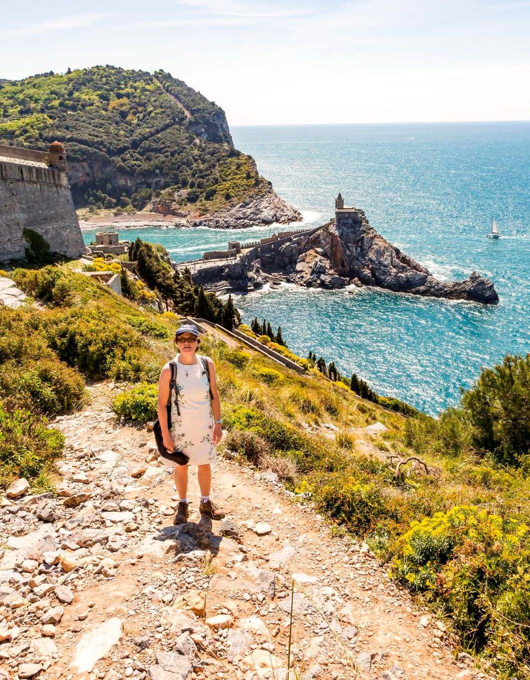 Patikointi palkitsee. Vernazzasta näkyy Castello Doria.