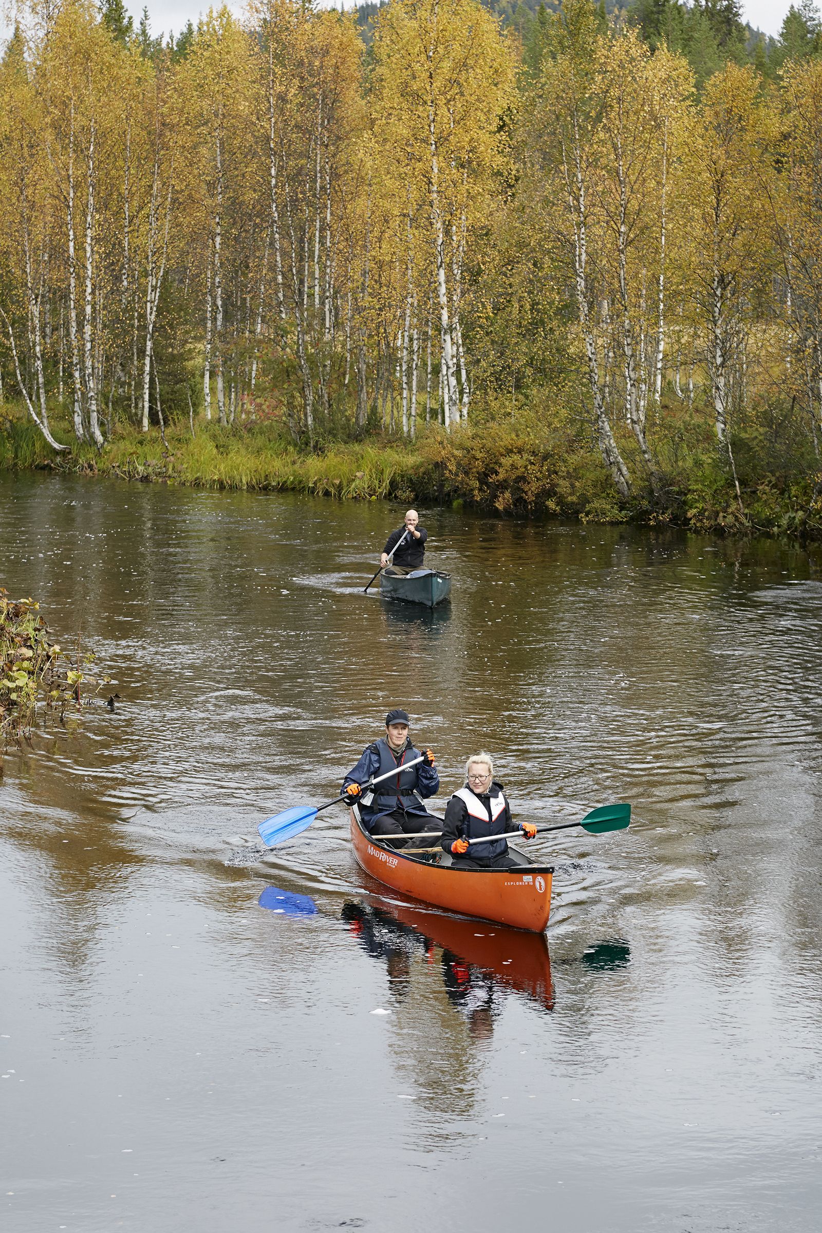 Kanootissa on tärkeää löytää yhteinen tahti.