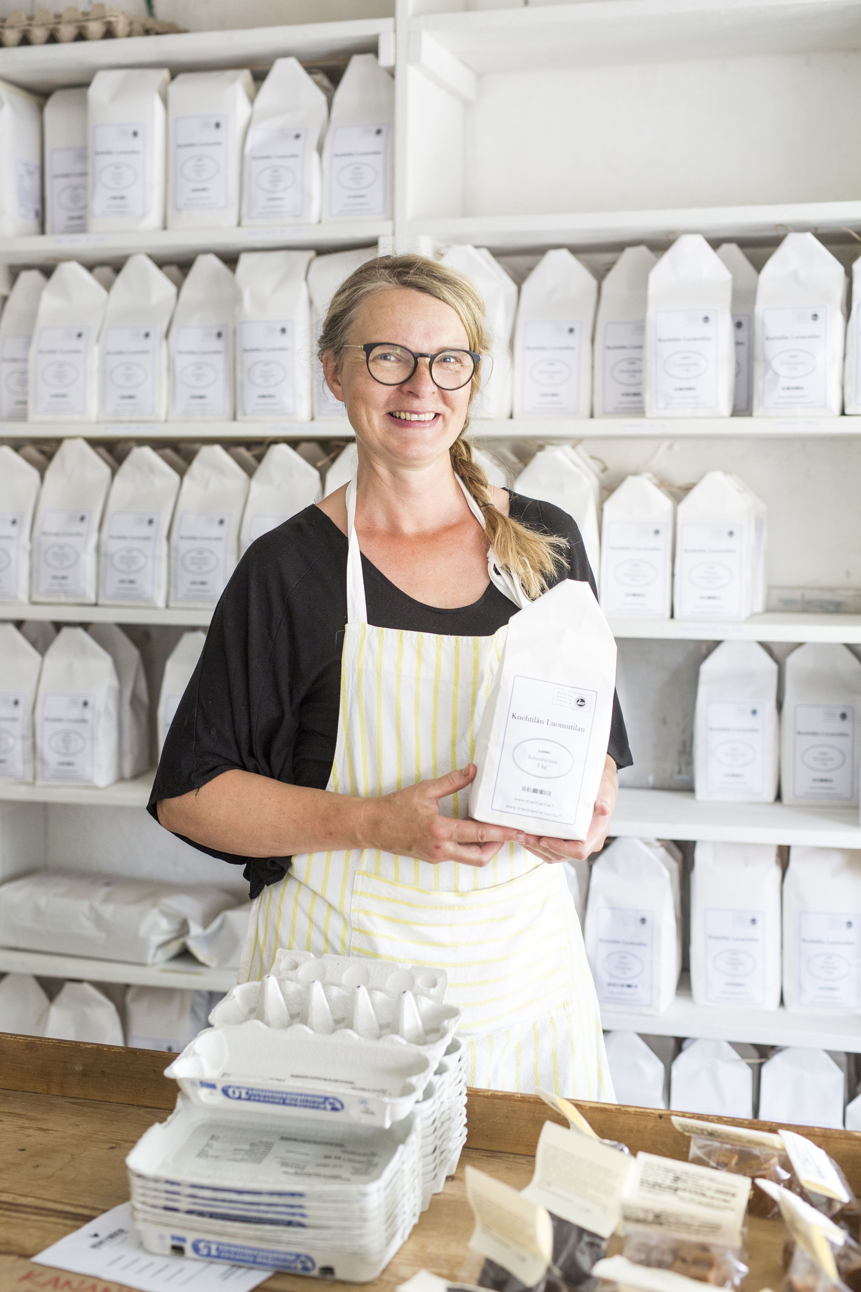 Minna Sakki-Eerola vastaa Knehtilän tilapuodista ja tilausravintolasta.