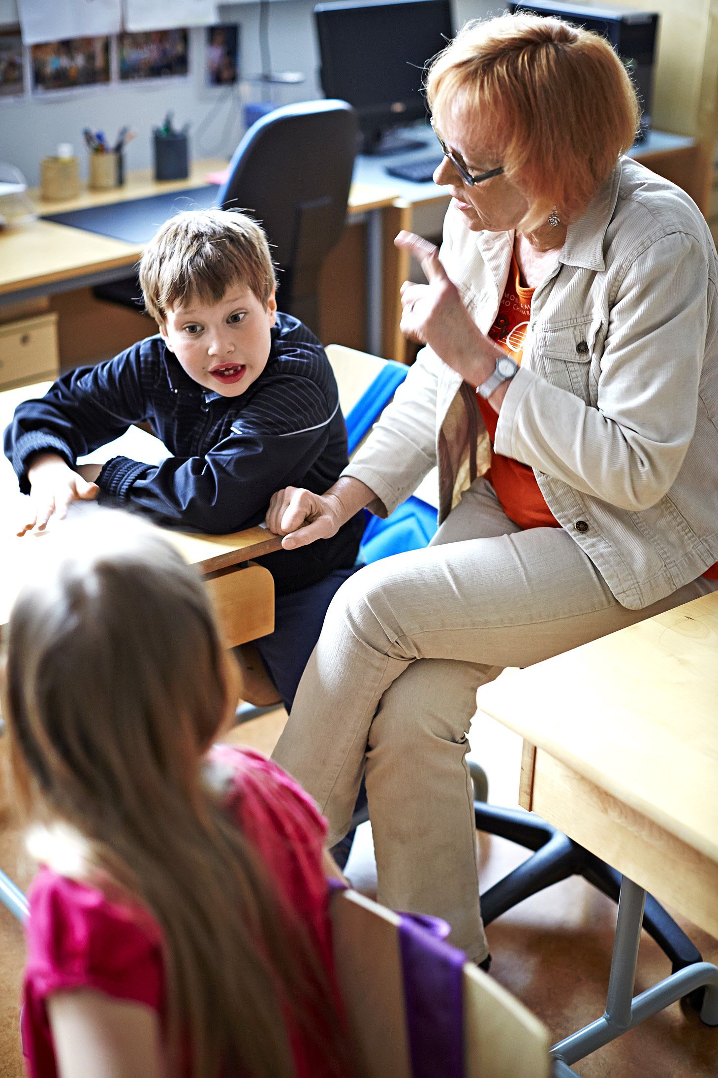 – Opettajalla pitää olla huumoria, organisointikykyä ja vahva itsetunto. Itseään ei pidä ottaa kovin vakavasti, Kaisa pohtii.