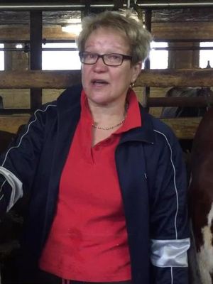 Maatilan emäntä Vuokko Huumarkangas: Opri-lehmän yllätysvasikka 