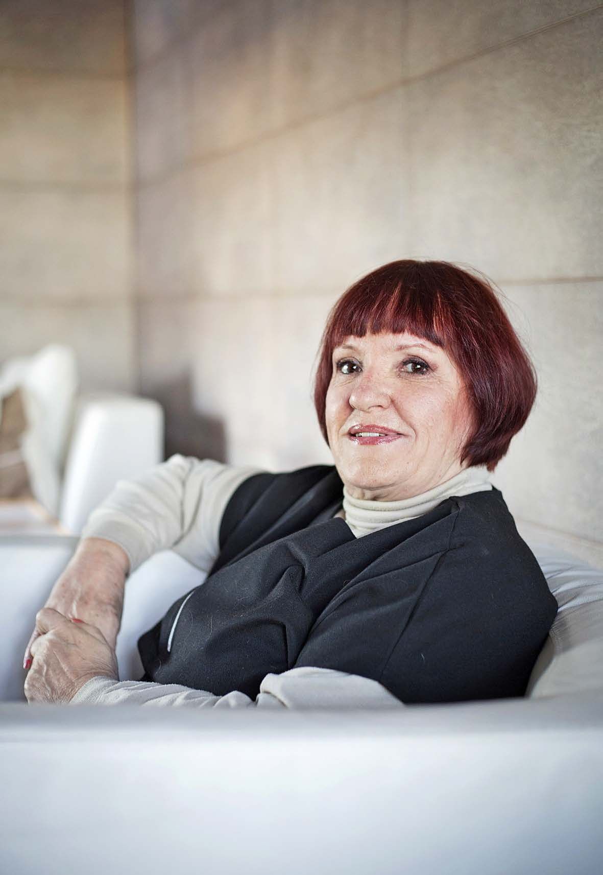 Yksi Ullan selviytymiskeinoista on elää päivä kerrallaan. Lämpimät ajatukset lapsista, lastenlapsista ja ystävistä nostavat synkimmästä suosta.