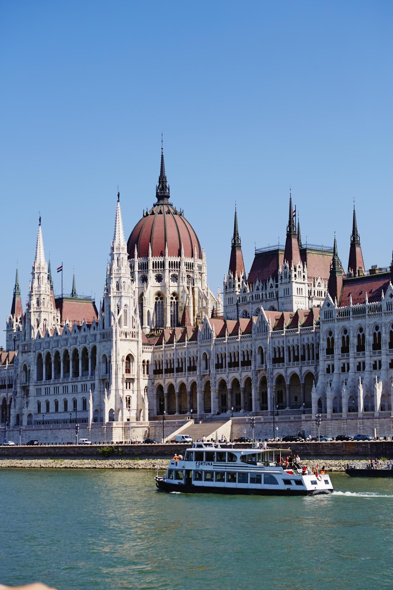 Budapest parlamenttitaloineen tarjosi risteilyn komeimmat kaupunkimaisemat.