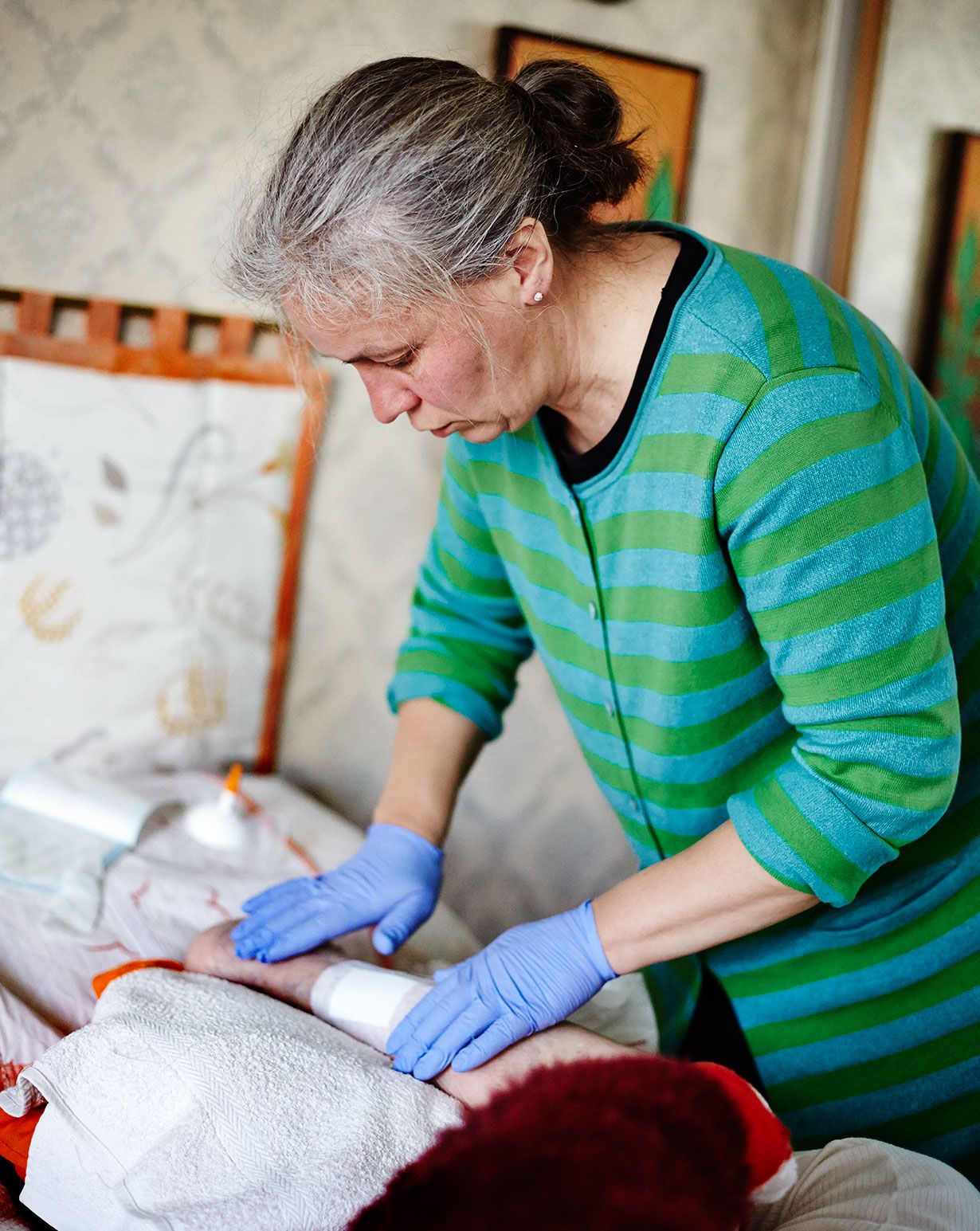 Paulalla riittää hommaa, kun ranteen lisäksi Allia vaivaa ärhäkkä ruusu.