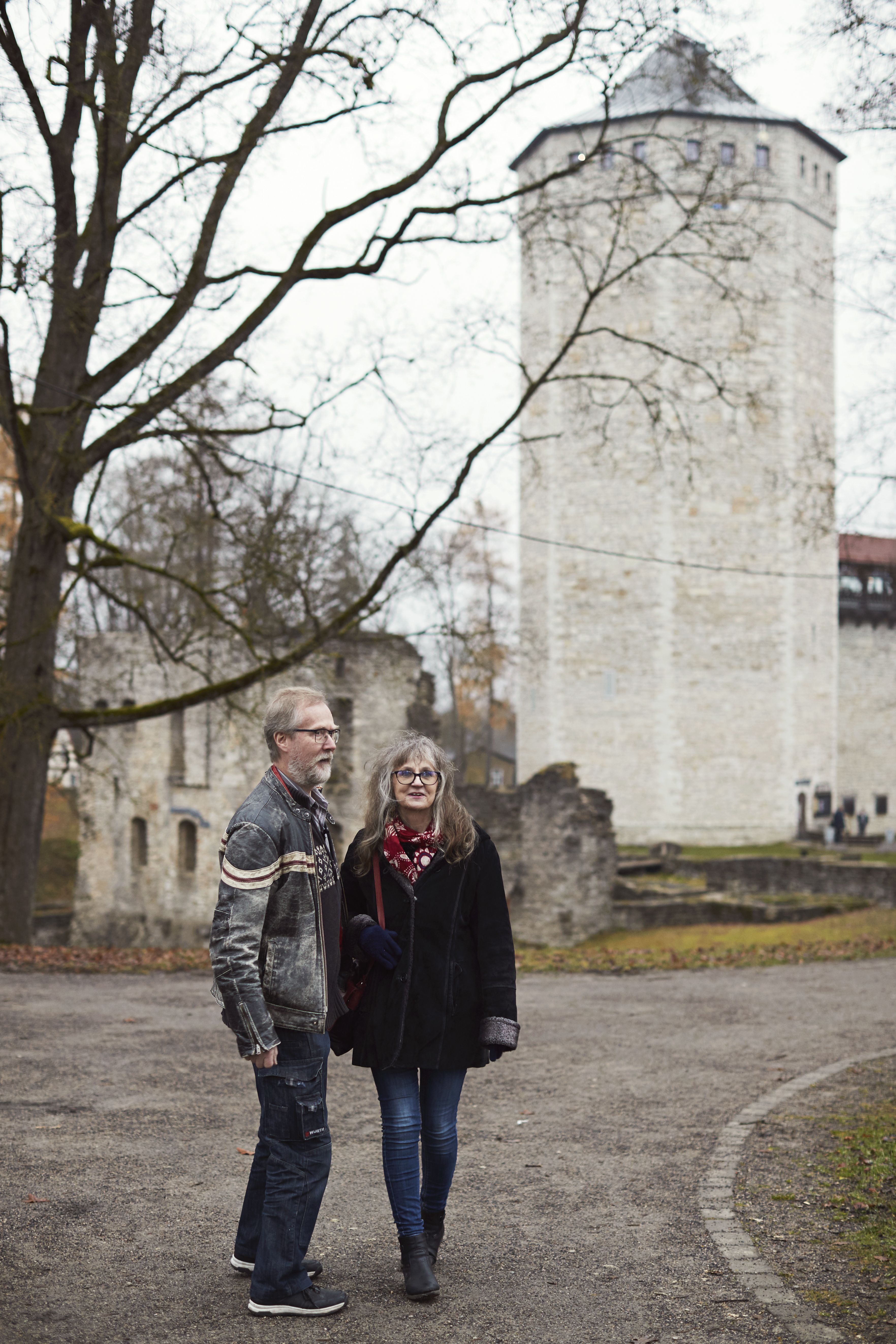Paiden keskustassa on vallitorni ja ritarilinnan rauniot. 800 vuotta vanhassa tornissa on nykyään ravintola ja museo.