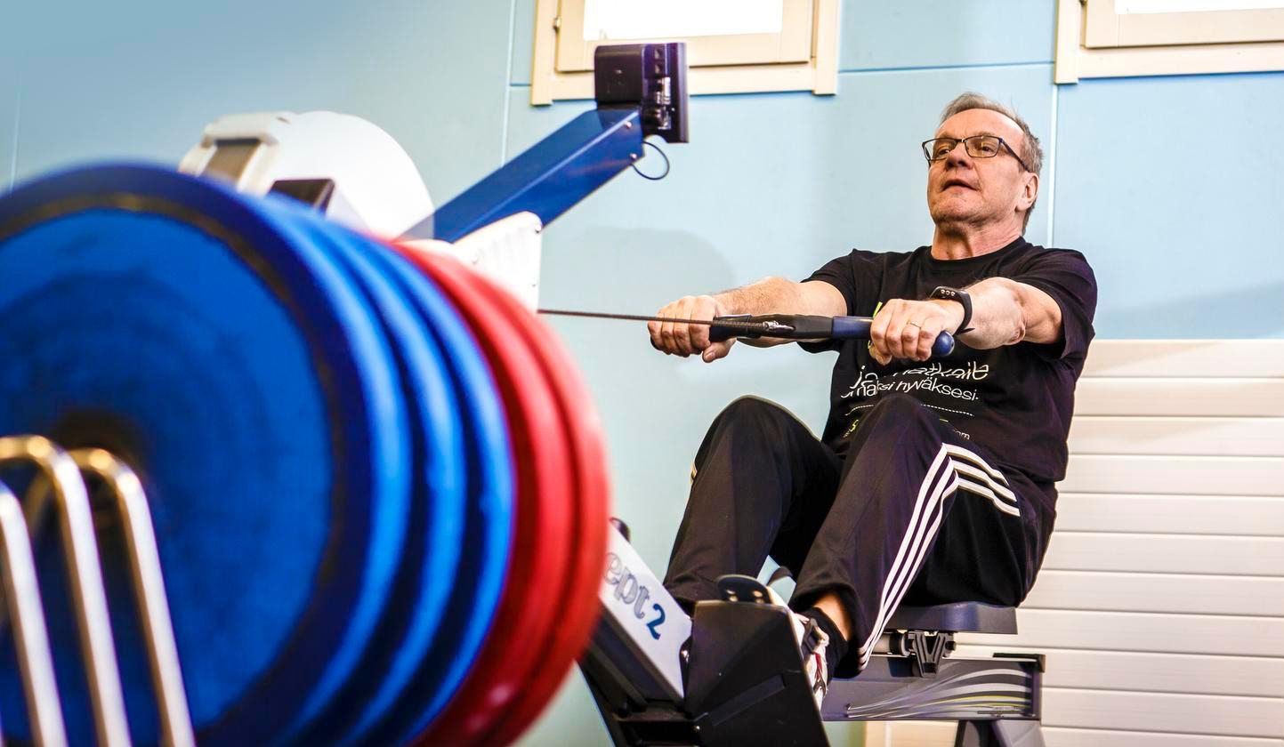 Torstaisin Esan ohjelmassa on vuorossa kuntosaliharjoittelu.