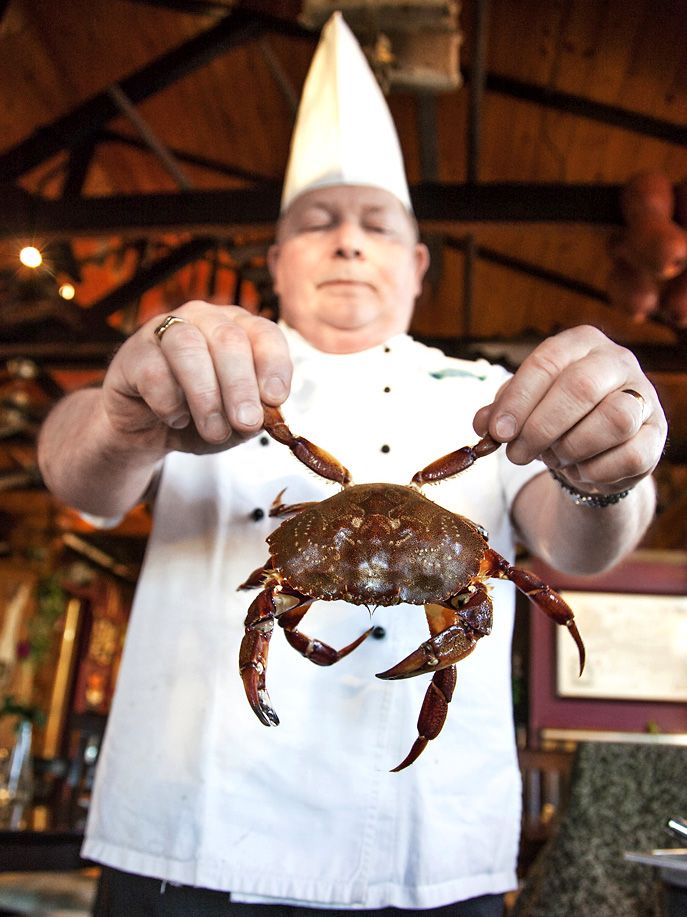 Vitinn-ravintolan Stefán Sigurdsson keittää upean äyriäiskeiton.