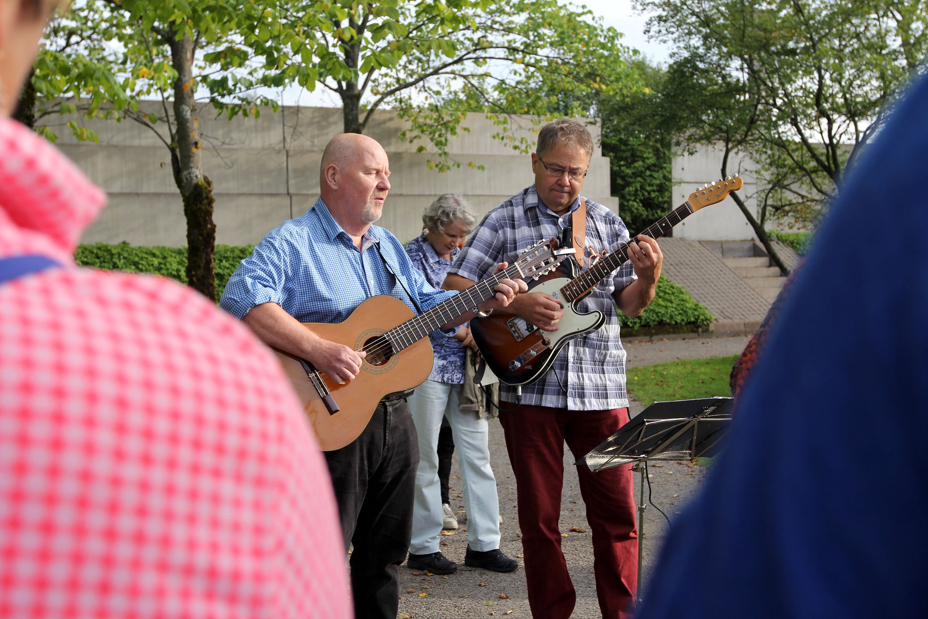 Jukka Linkoheimo ja Hessu Chydenius vastaavat kierroksen musiikkiesityksistä. 