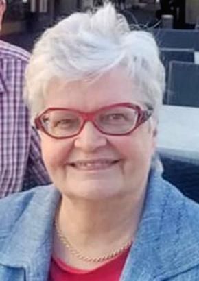 Arja Malkamäki on juuri 75-vuotispäiviään viettävä eläkeläinen Helsingistä.