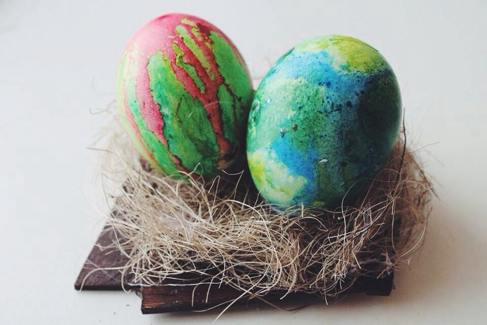 Maalasin pääsiäismunia ja inspiroidun tekemään koristeen. – Helli