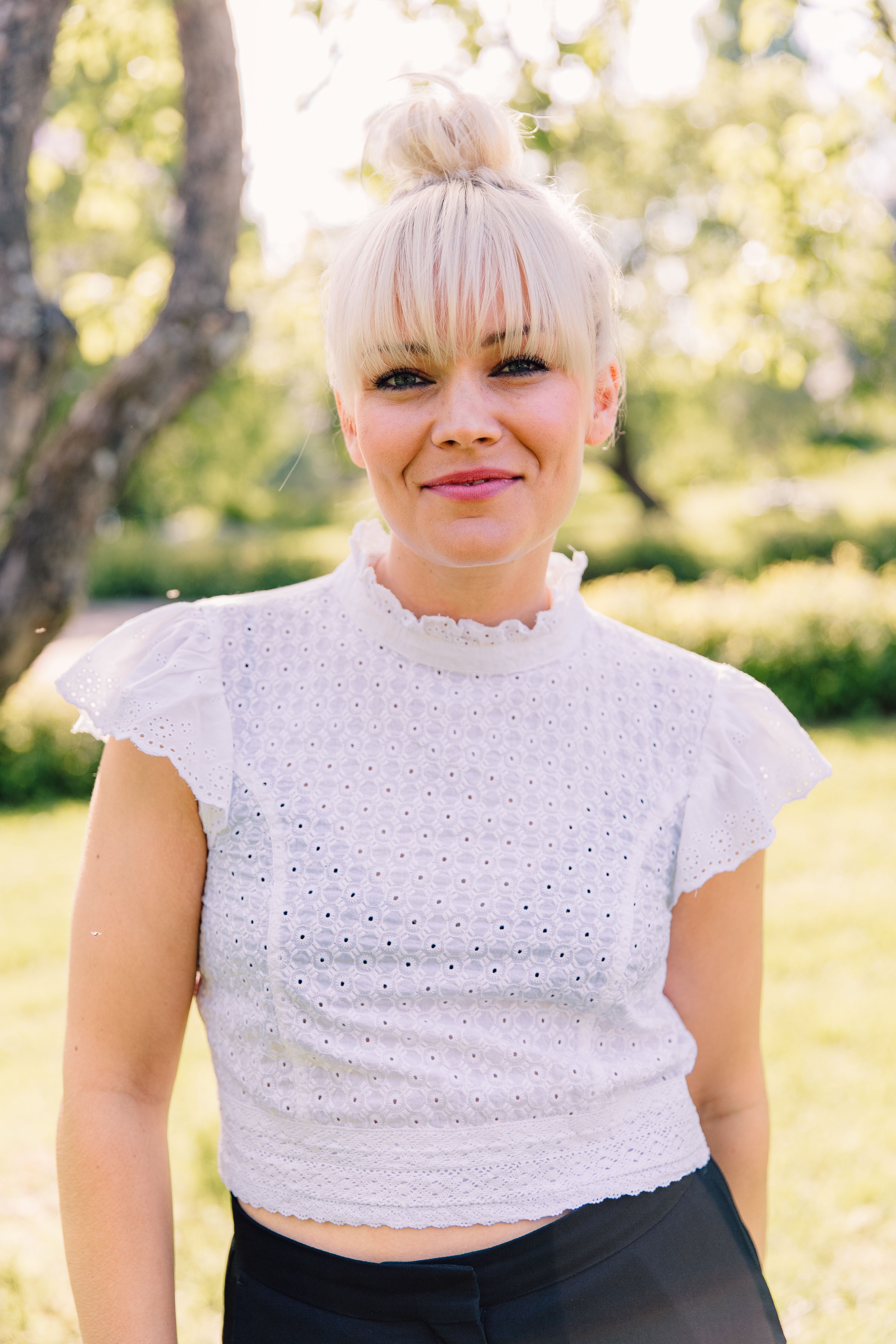 – Isä ojenteli minulle nenäliinoja, kun itkin tyttäreni kevätjuhlissa, kertoo Anna Puu.