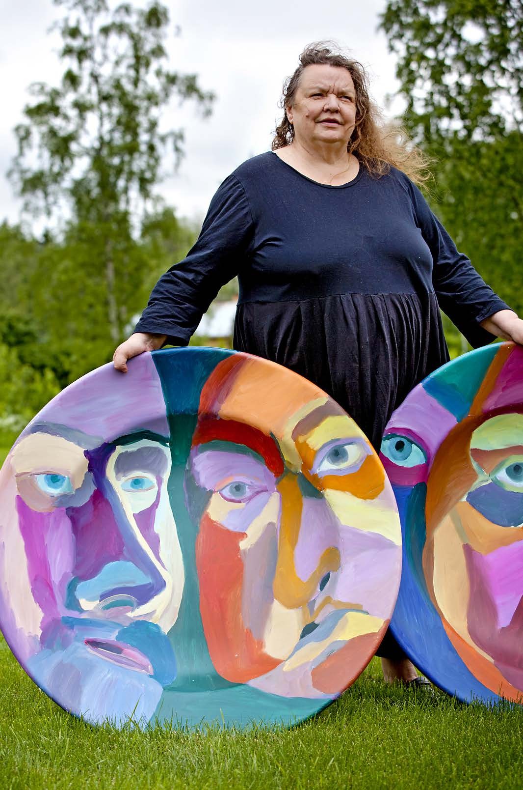 Päät vadilla. Arja Jämsä on upea koloristi.