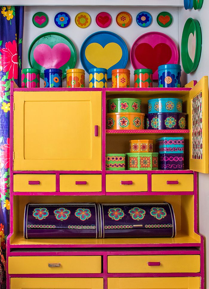 Kaapissa on niin kauniita purkkeja, että oven jättää mielellään auki.