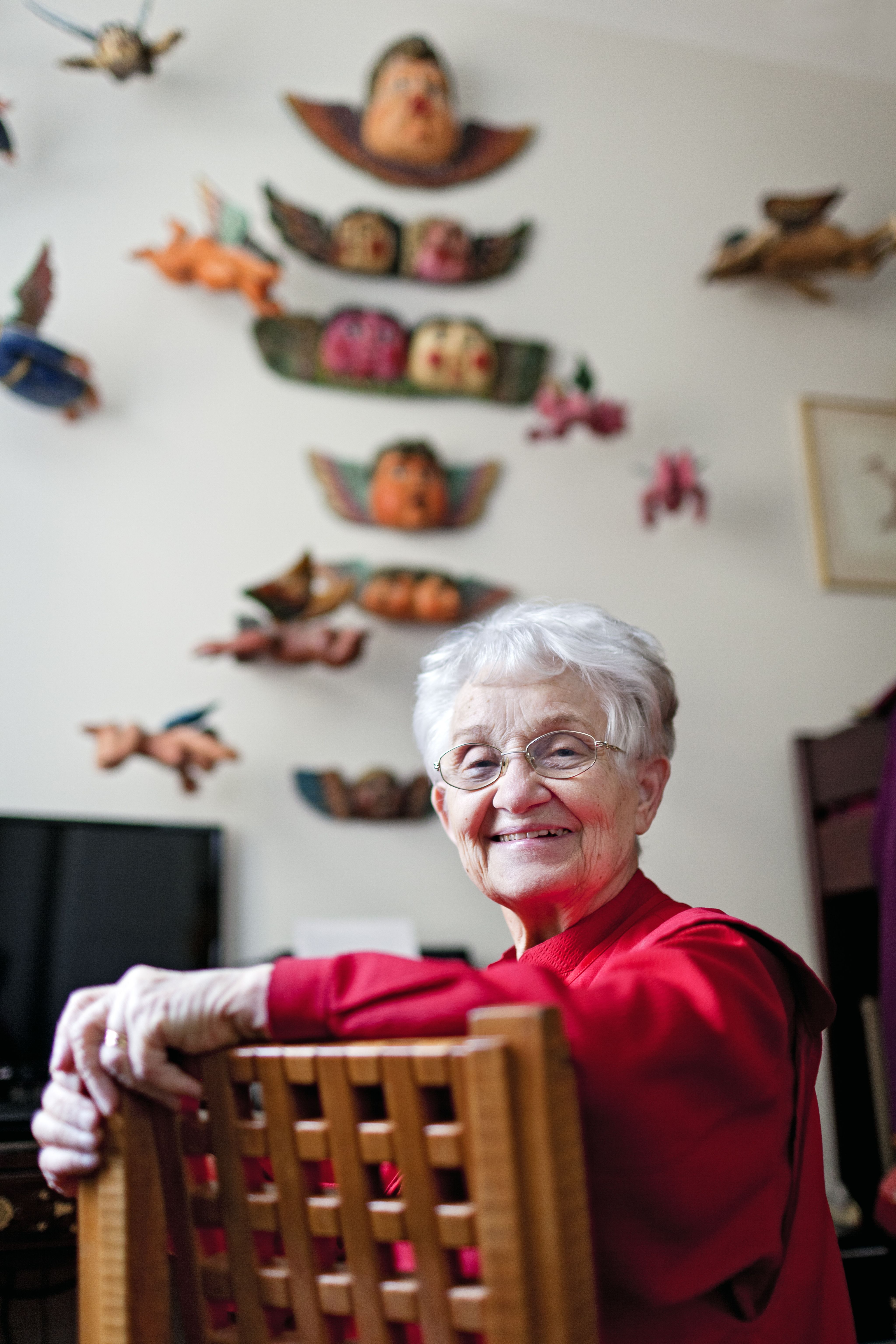 Työhuonetta vartioi seinällinen meksikolaisia enkeleitä.