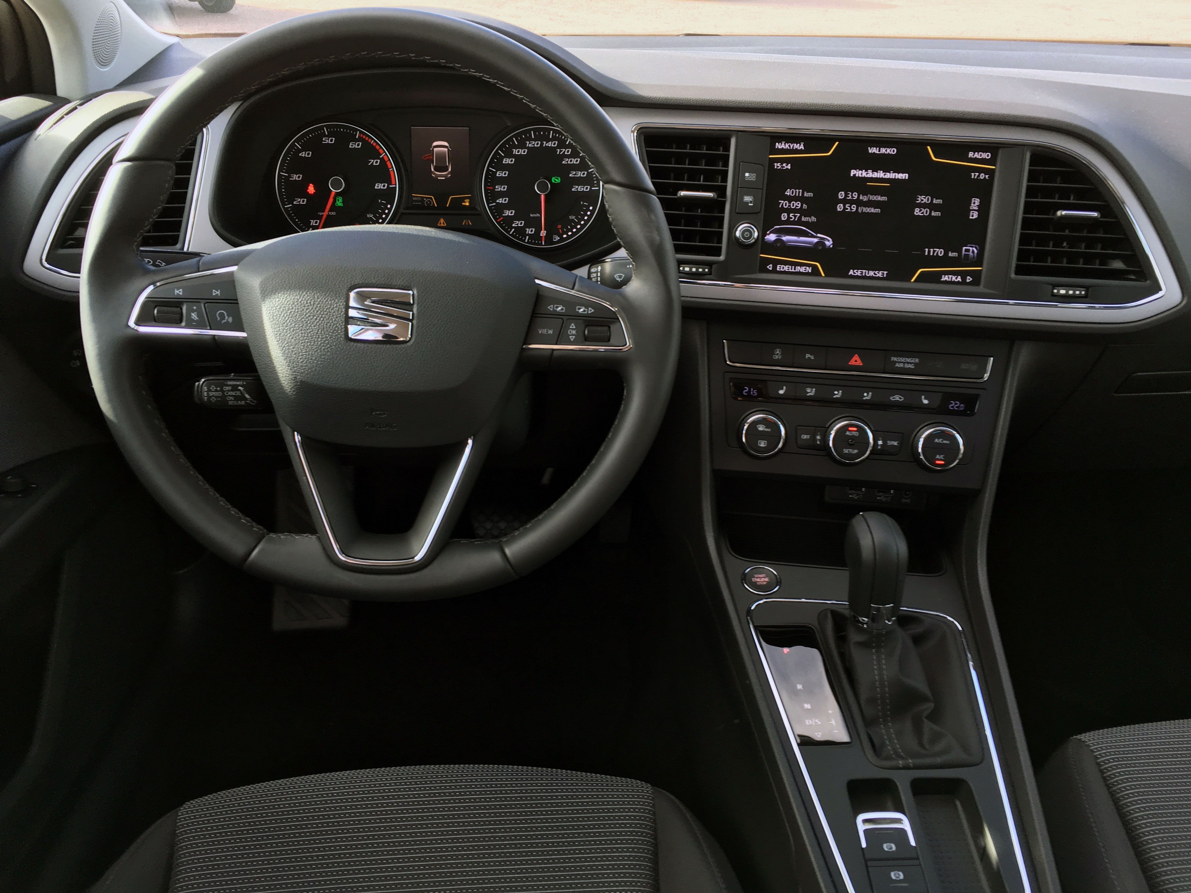 Seat Leonissa on samaa tunnelmaa kuin muissakin Volkswagen-konsernin autoissa. 