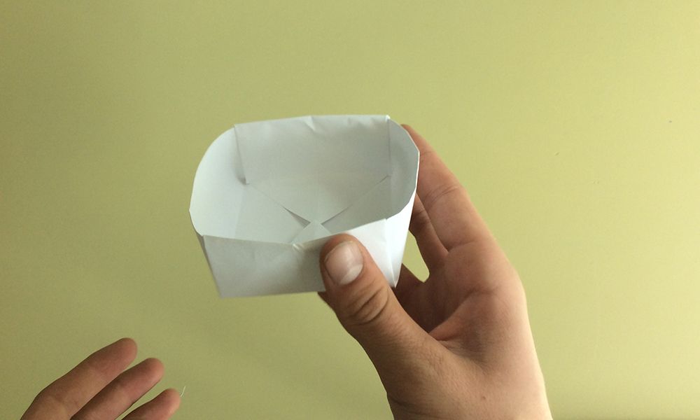 20. Lopuksi voit hienosäätää kulmia taittamalla hellästi niitä.