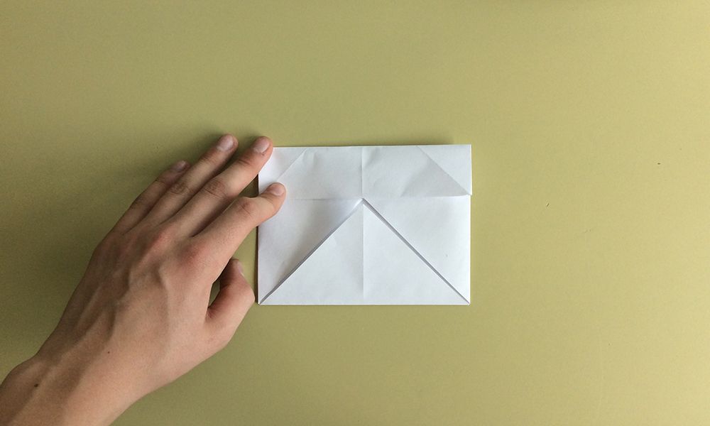 10. Taita yläosa puoliksi, niin että se ei ylitä ohjeen 3 ja 4 viivoja.