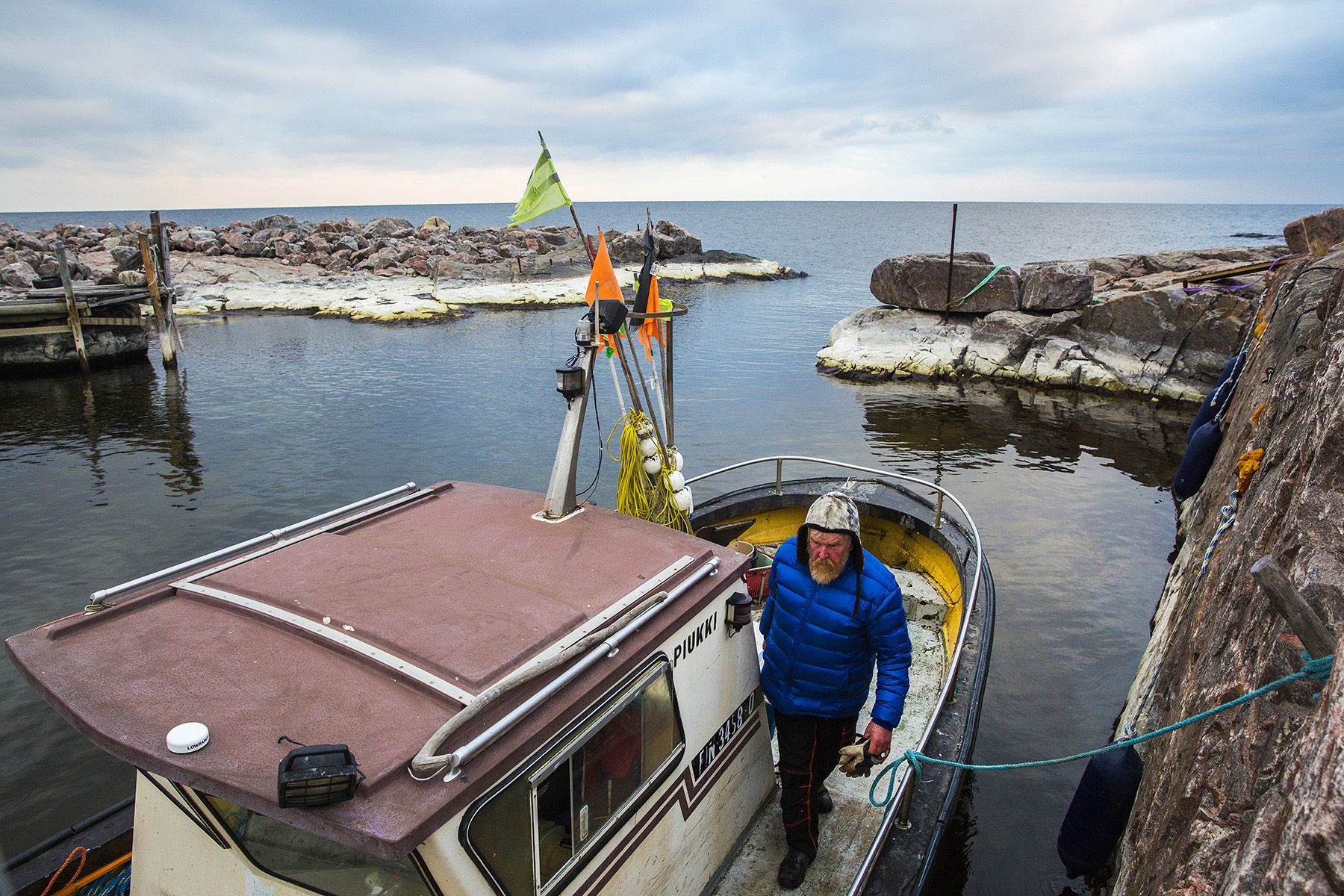 Esa Pirkola rantautuu Ulkokallaan.