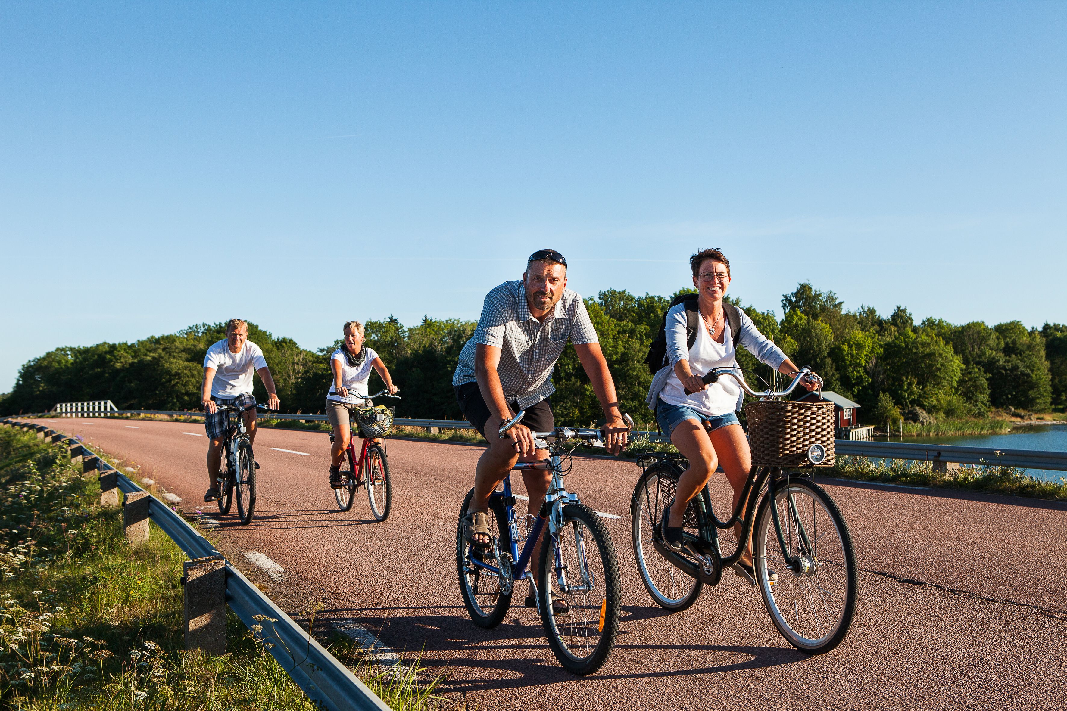 Ahvenanmaalla kannattaa hypätä pyörän selkään.