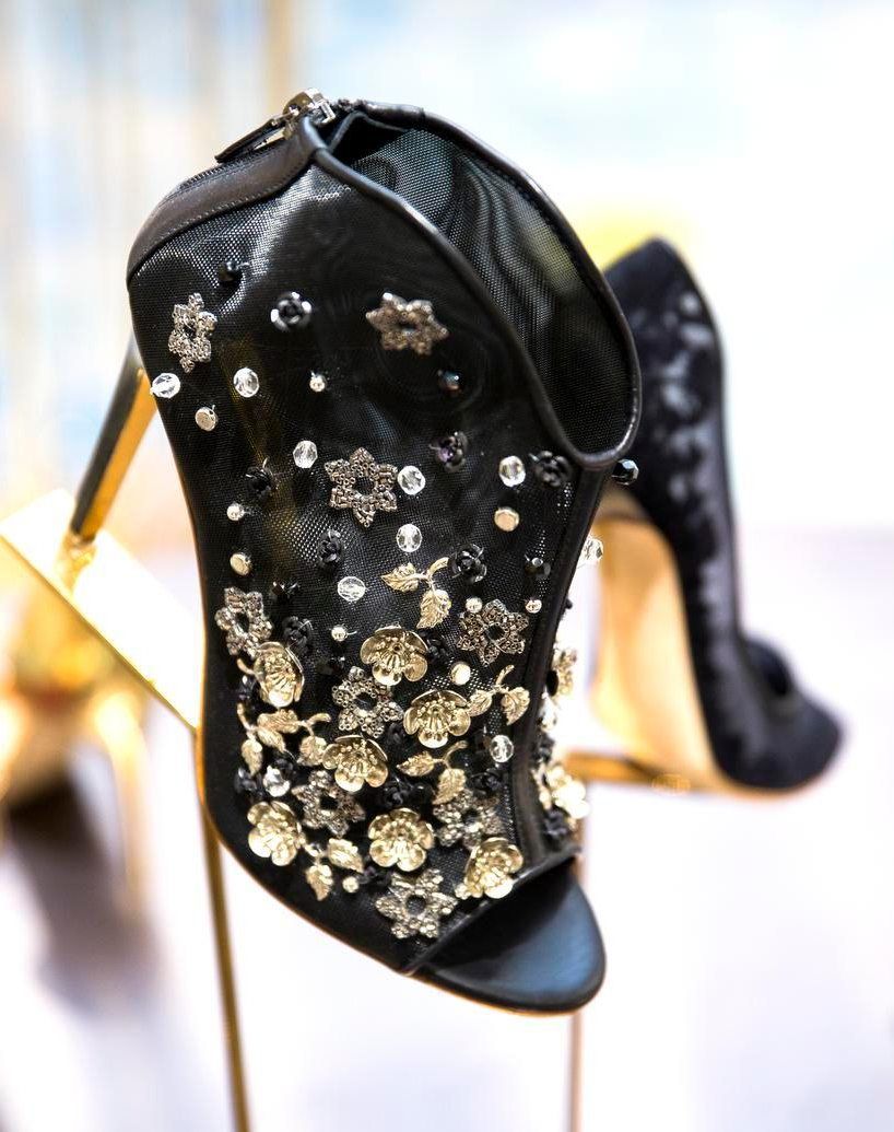 Kultainen jalanpuristus? Tarjonta on mielikuvituksellista.