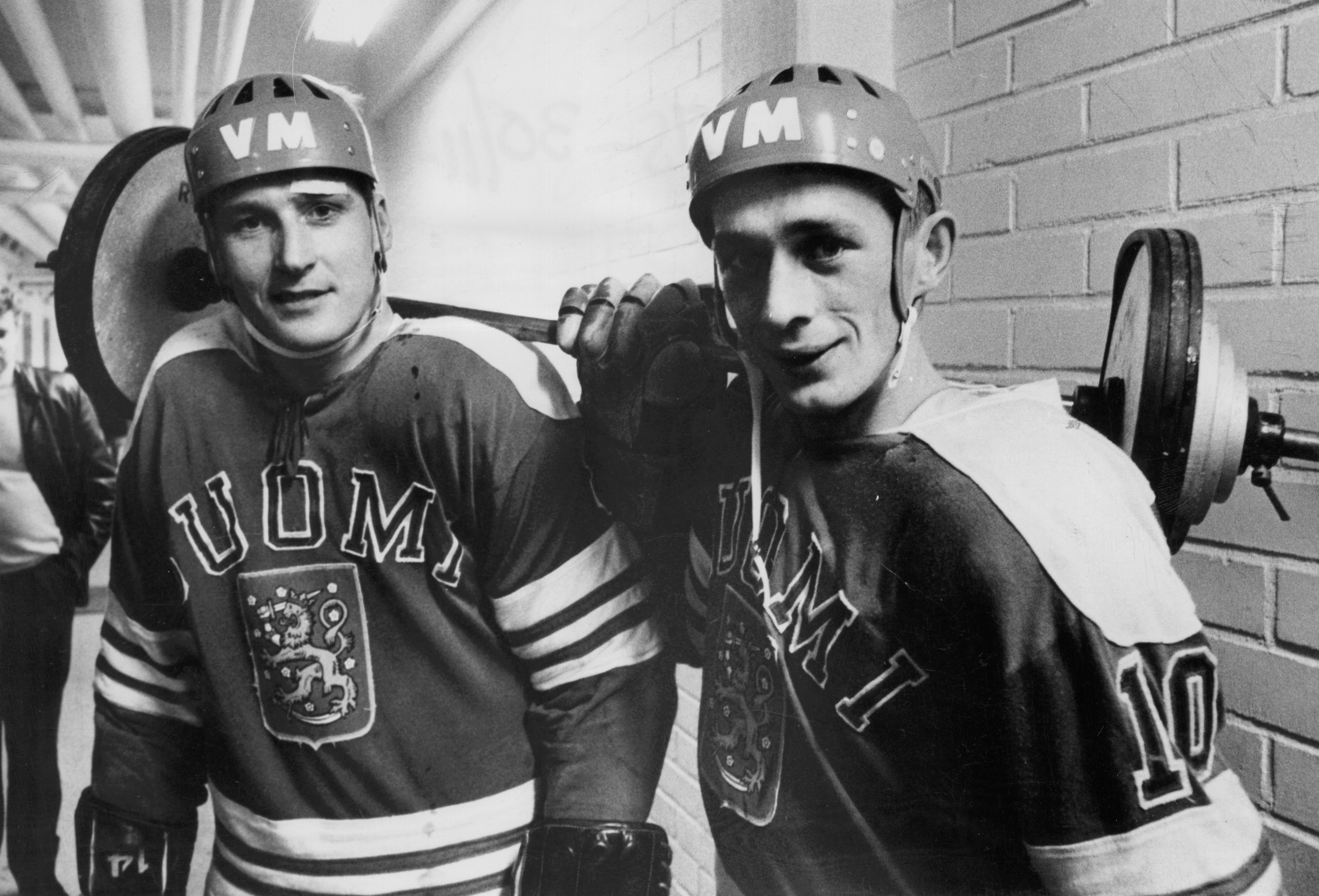 Lasse Oksanen ja Matti Keinonen leijonapaidoissaan vuonna 1968.