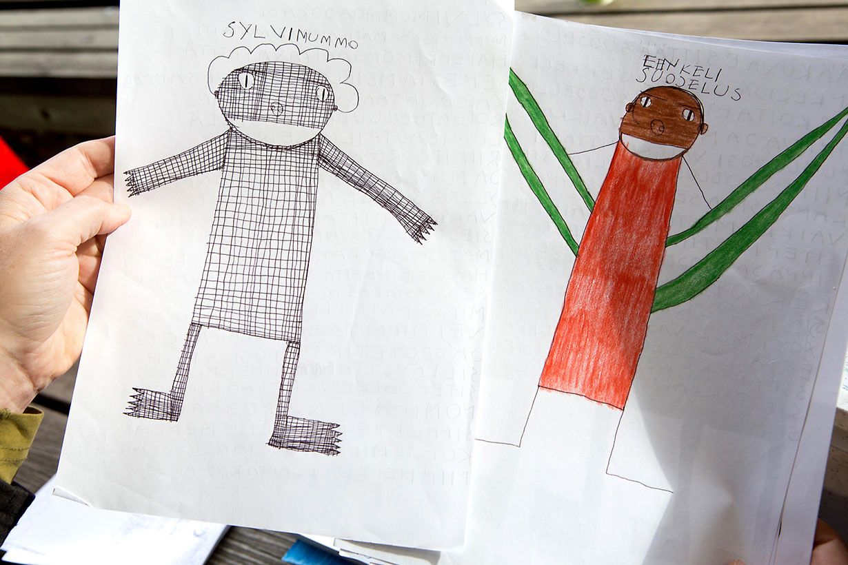 Kuva Sylvi-mummosta on Jannelle tärkeä: hahmon ruudut ja raidat ovat mummon ryppyjä.