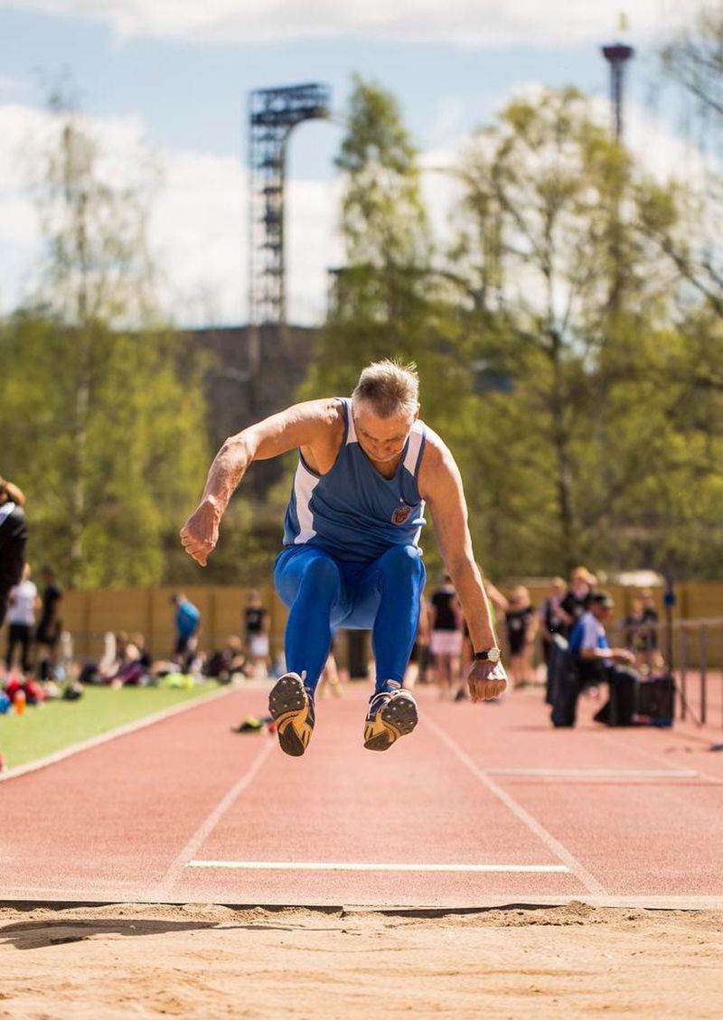 Varsinais-Suomen Veteraaniurheilijoiden Ermo Kalevo leiskautti M80-sarjassa pituutta 355.