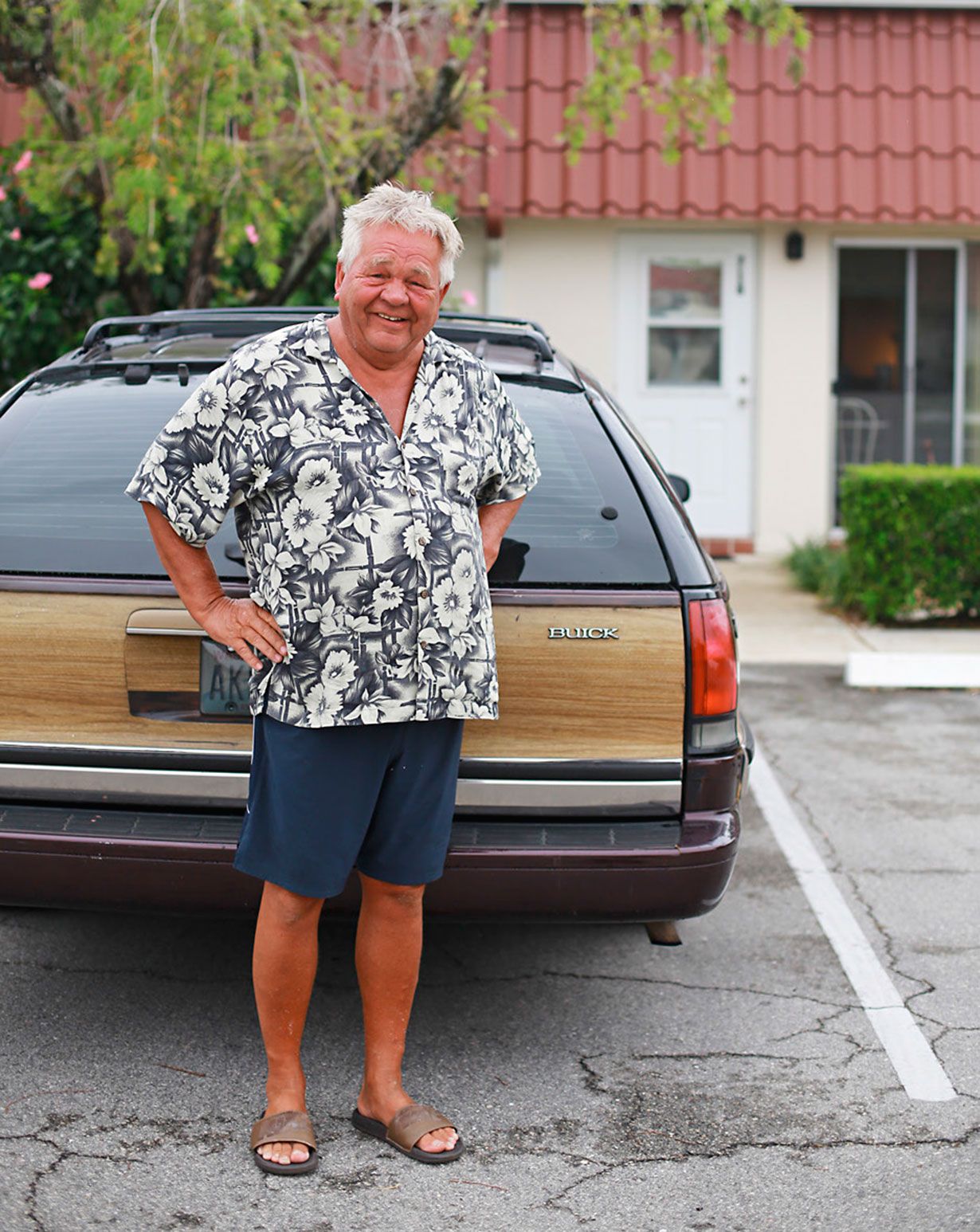 Hannu "Hans" Tanninen johtaa talvisin Floridan-mummolaa. Buickiin mahtuu useampikin lapsenlapsi.