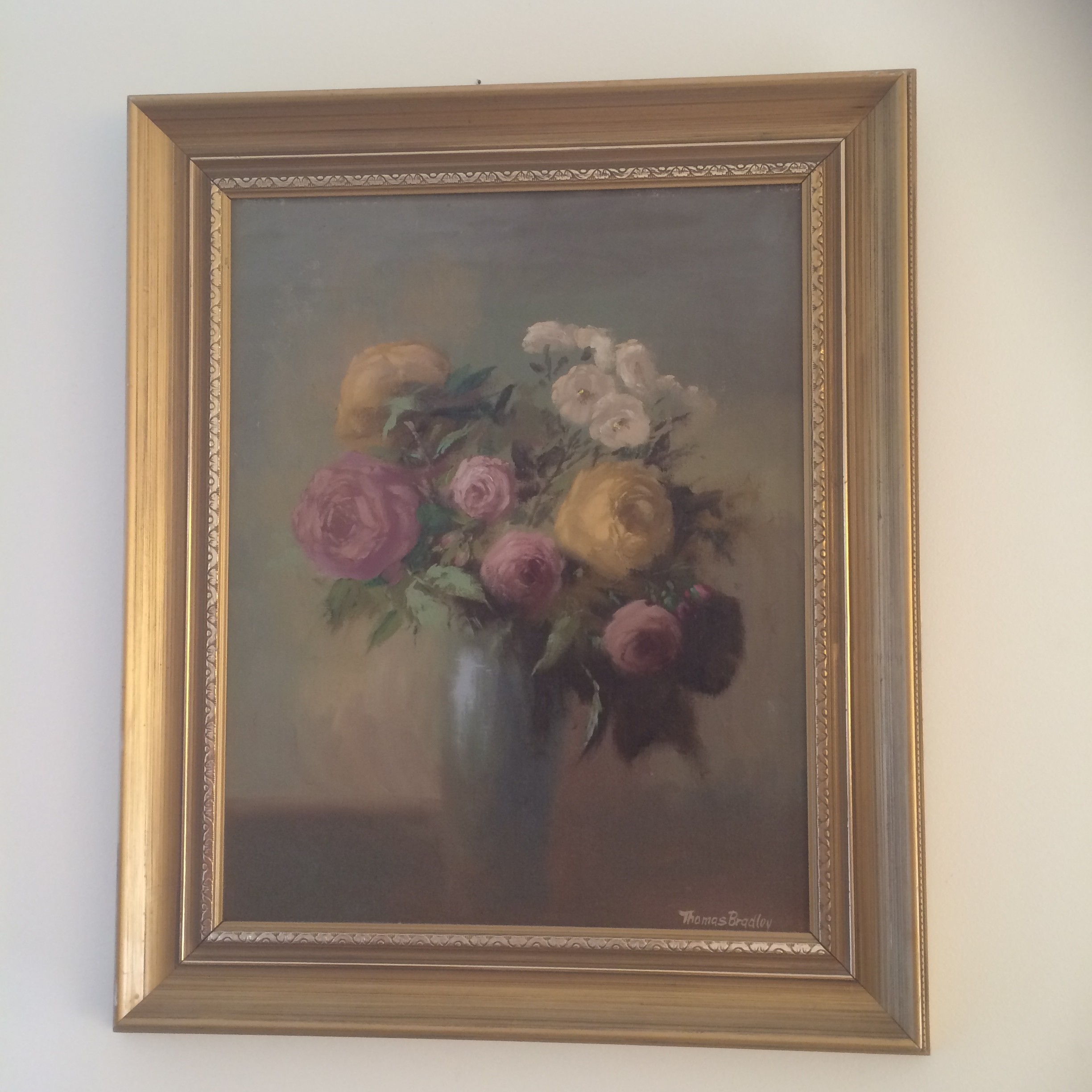 Judyn isoisän tekemä taulu. Isoisä maalasi vielä, kun oli sokeutumassa. – Kukkamaalauksesta näkee, että kukat ikään kuin katoavat reunoistaan.