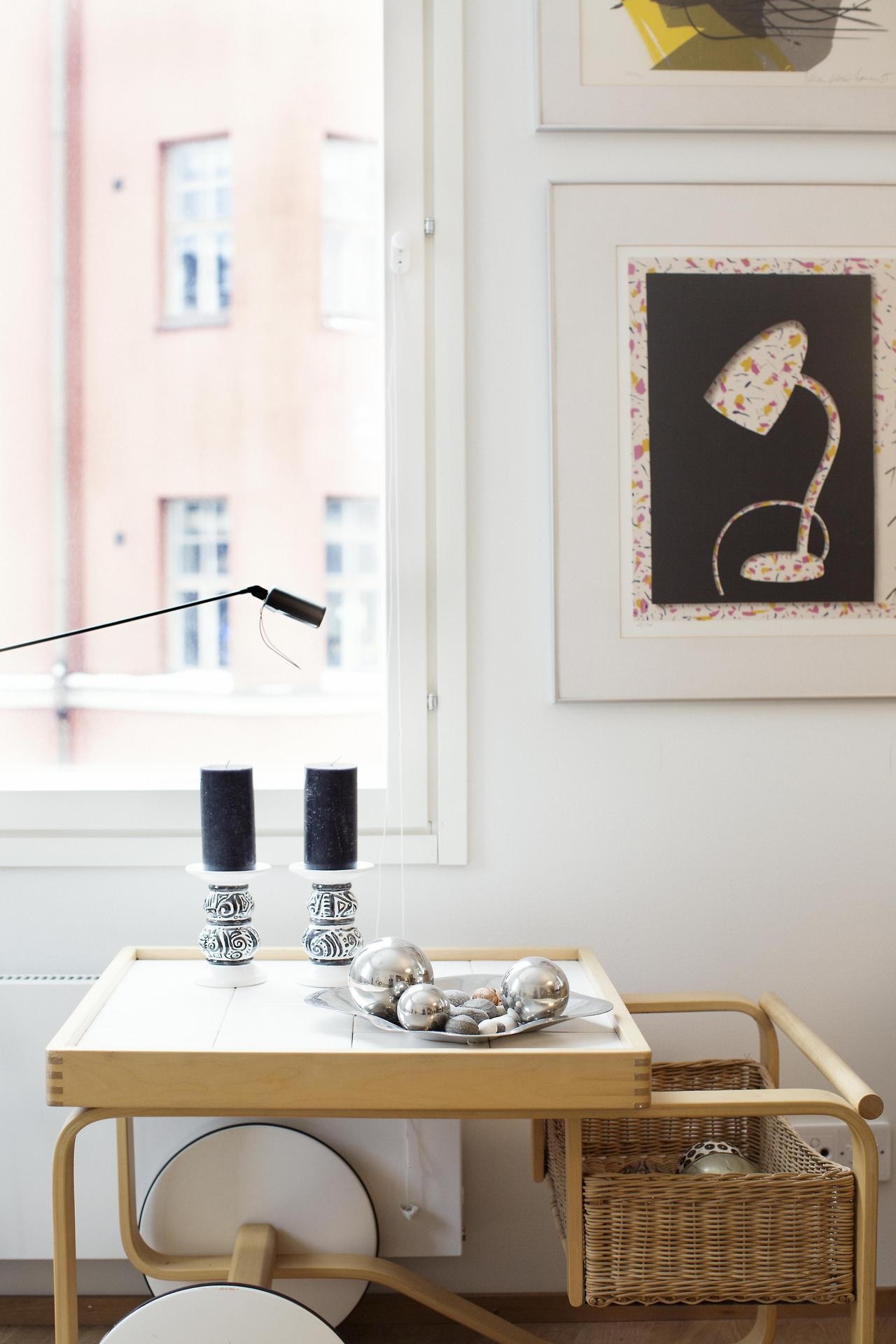 Alvar Aallon tarjoilupöydän ja Hannu Väisäsen teoksen Kirsi Lihr-Koistinen halusi ehdottomasti mukaansa.