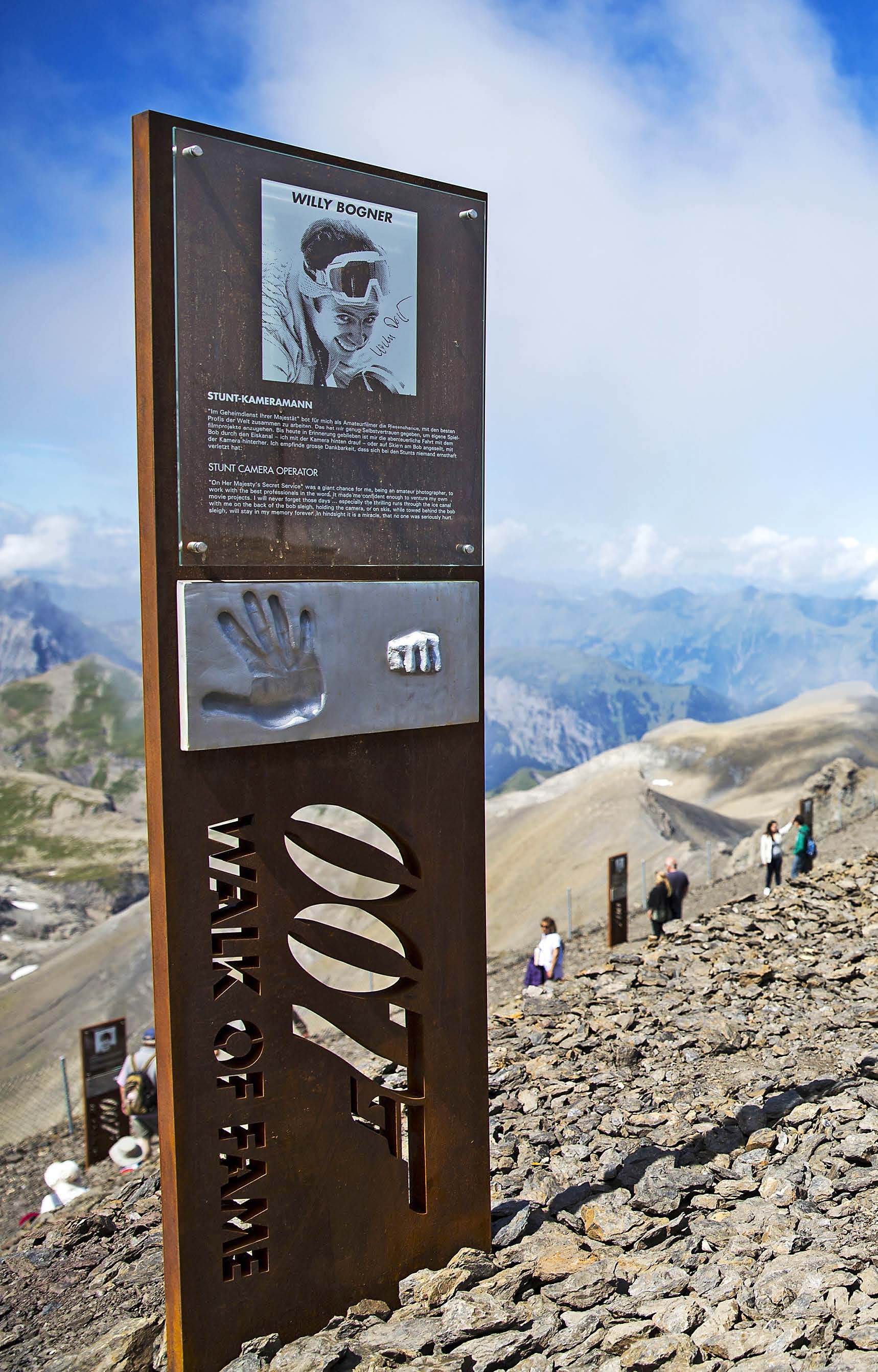 Schitthornin huipulla Sveitsissä kiertää tyylikäs James Bond -aiheinen polku.